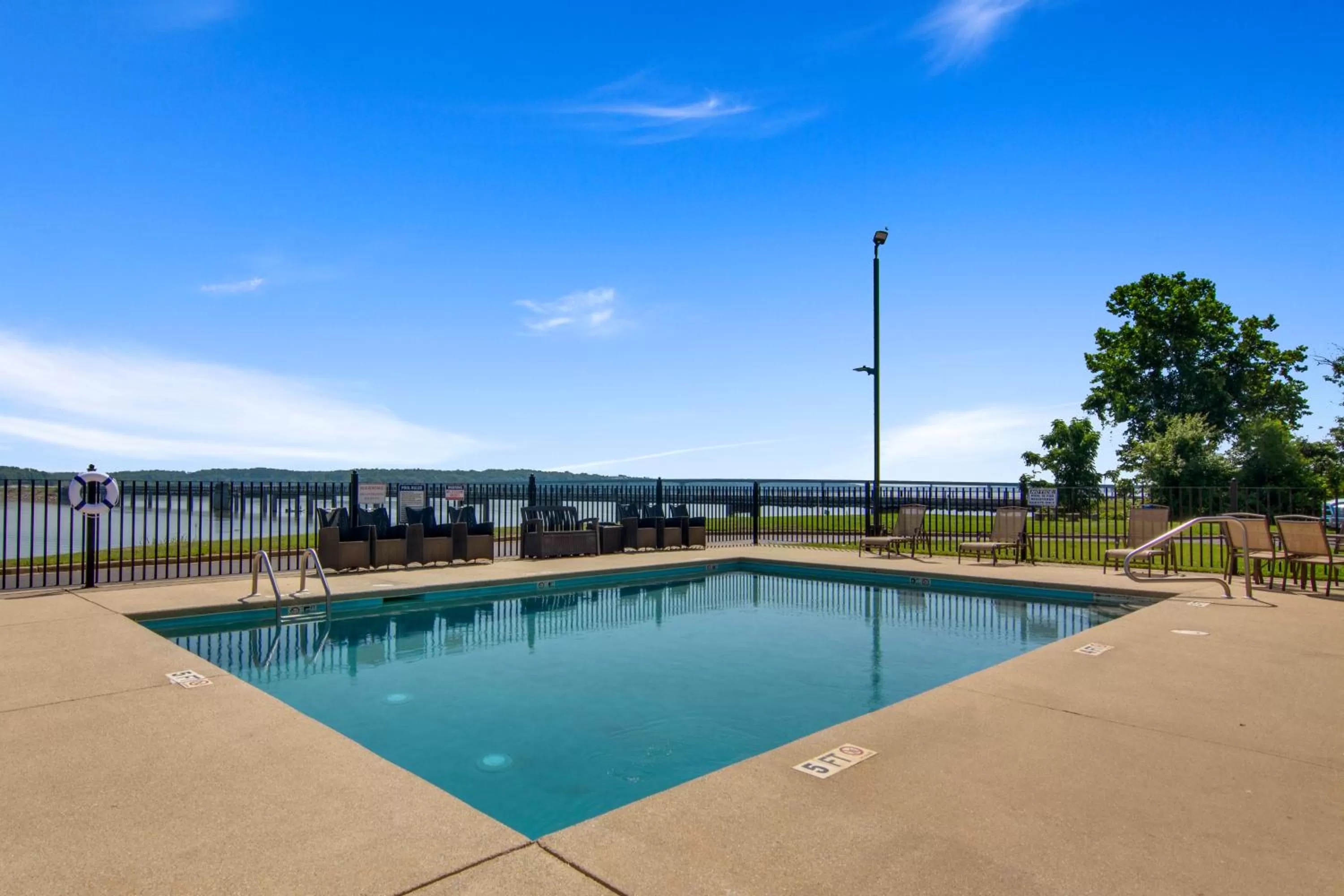 Swimming pool in Clarion Pointe on the lake Clarksville-South Hill West