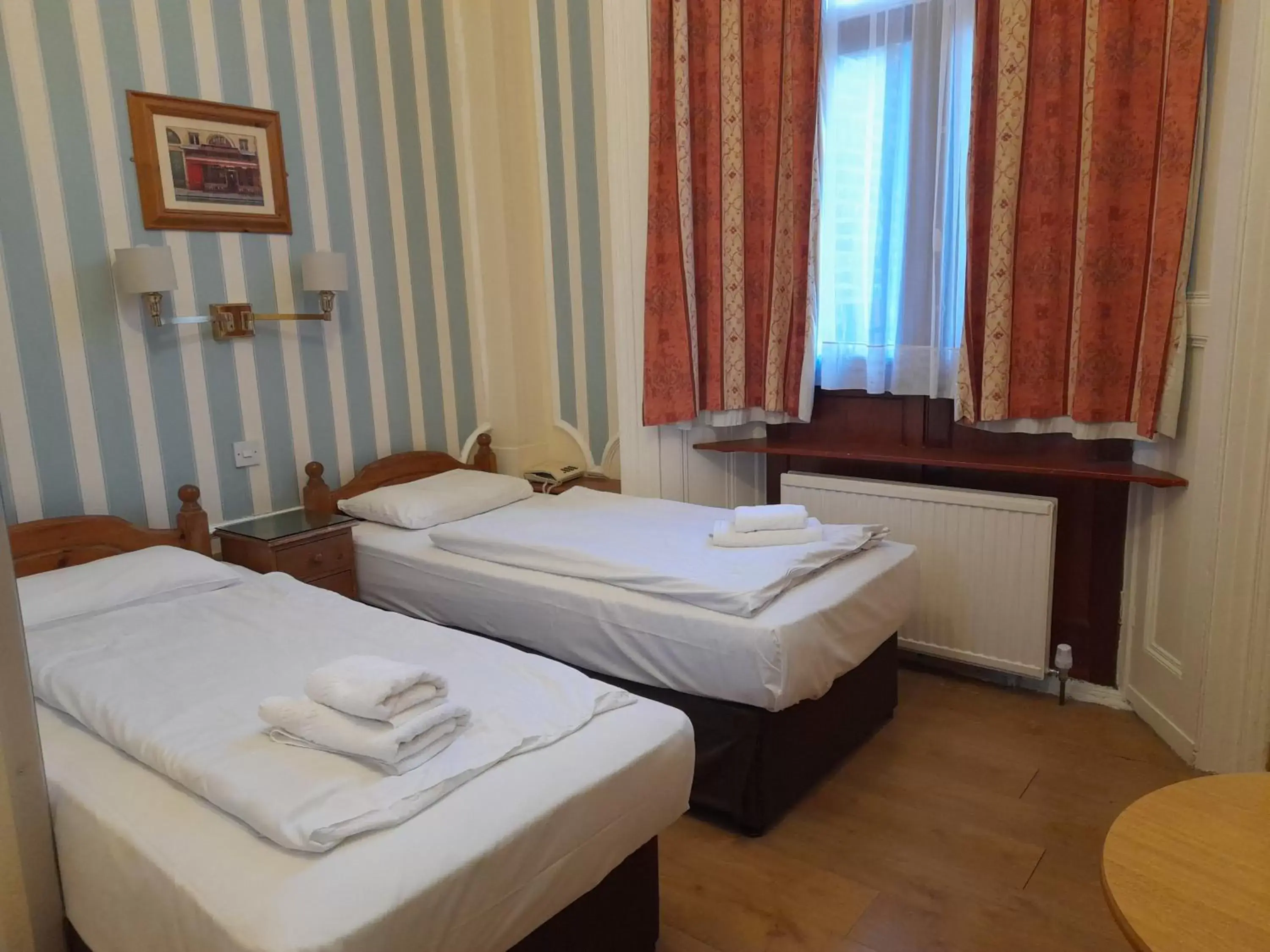 Standard Twin Room in Dolphin Hotel Standard Twin Room in Dolphin Hotel