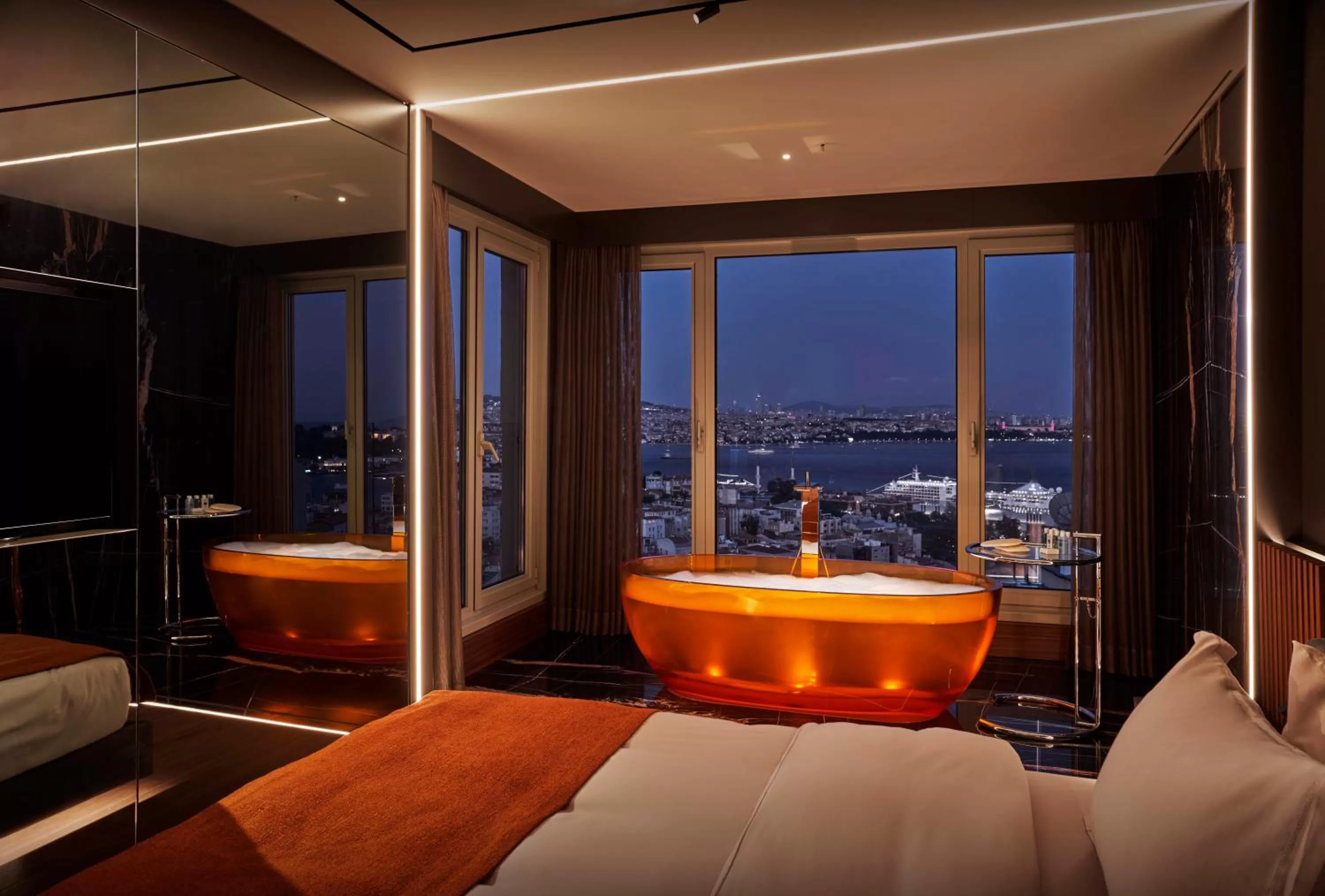 Sea view, Bed in Richmond Istanbul