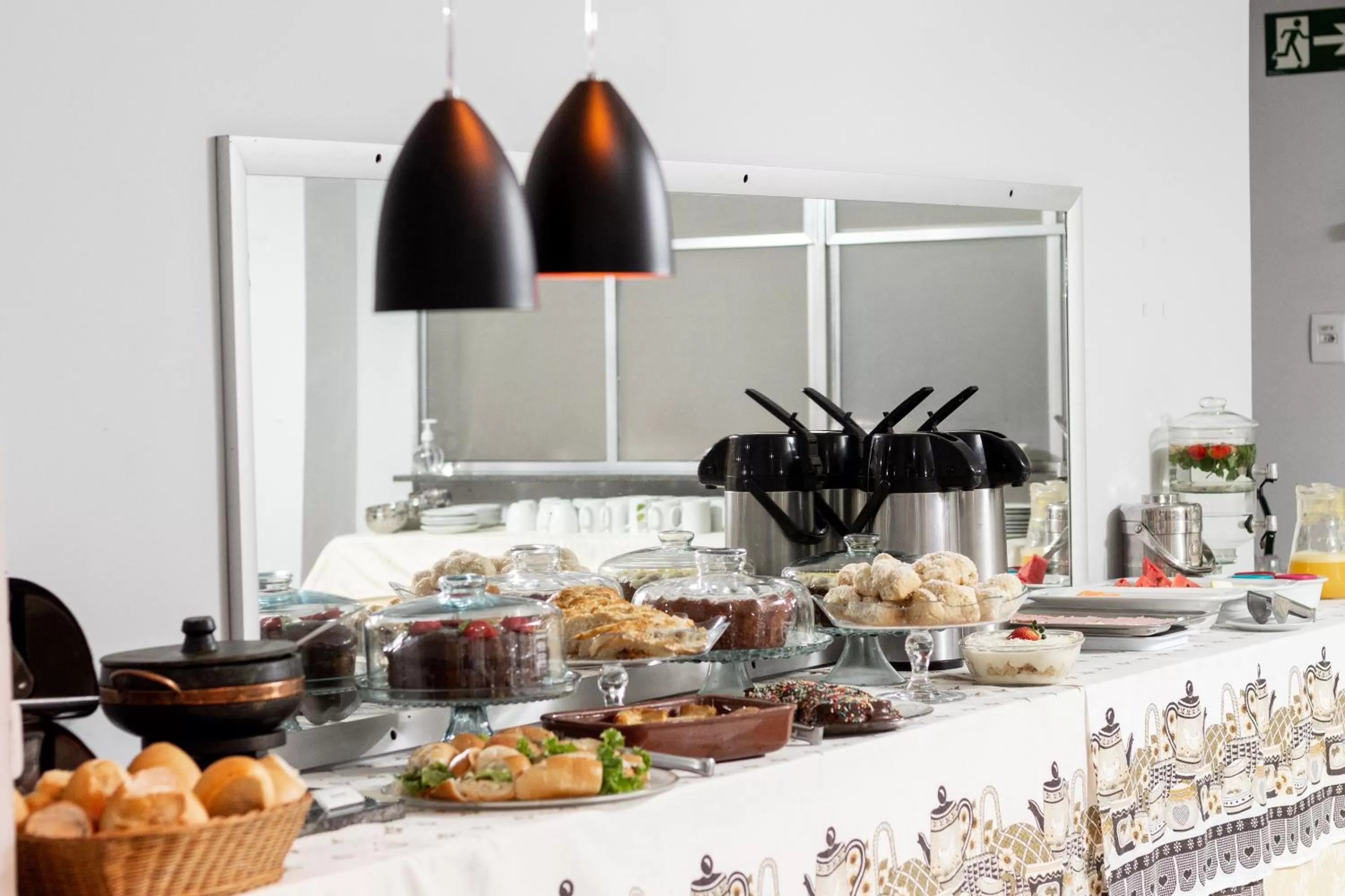 Breakfast, Food in Hotel Alfa de Bauru Ltda