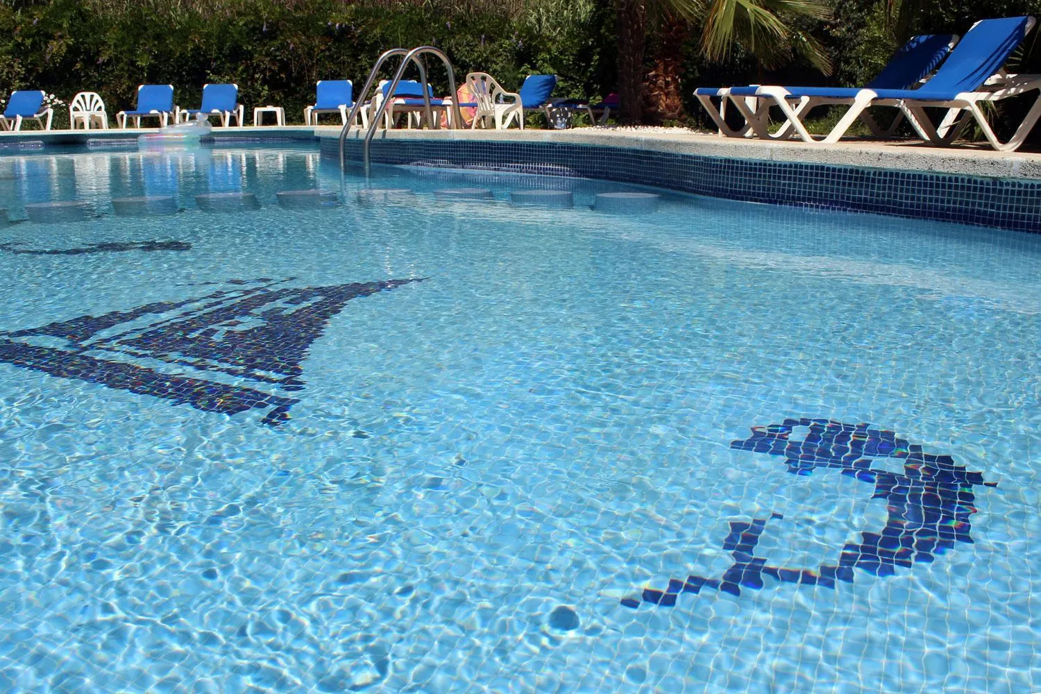 Swimming pool in Rocatel