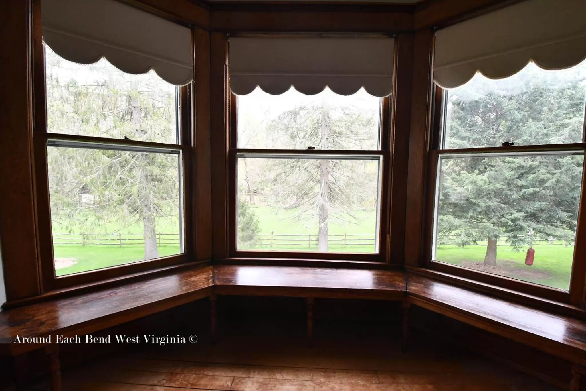 Garden view in Laurel River Club Bed & Breakfast or LRCBNB