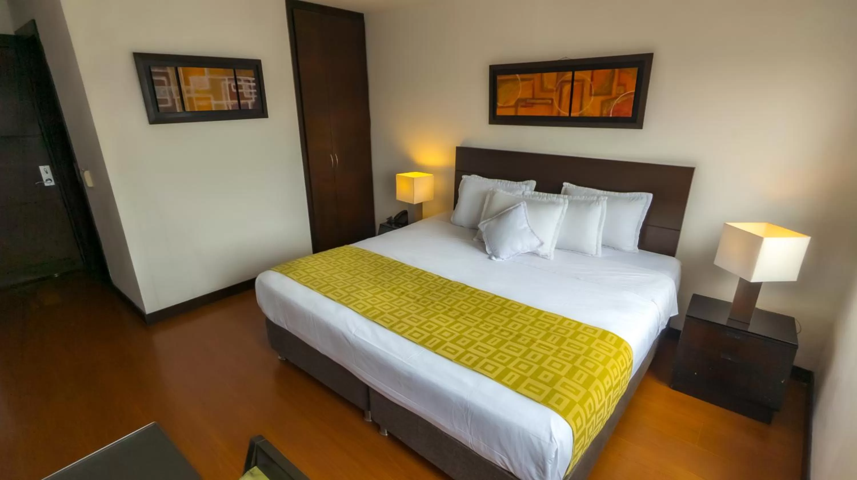 Bed in Hotel Charlotte Suite 26