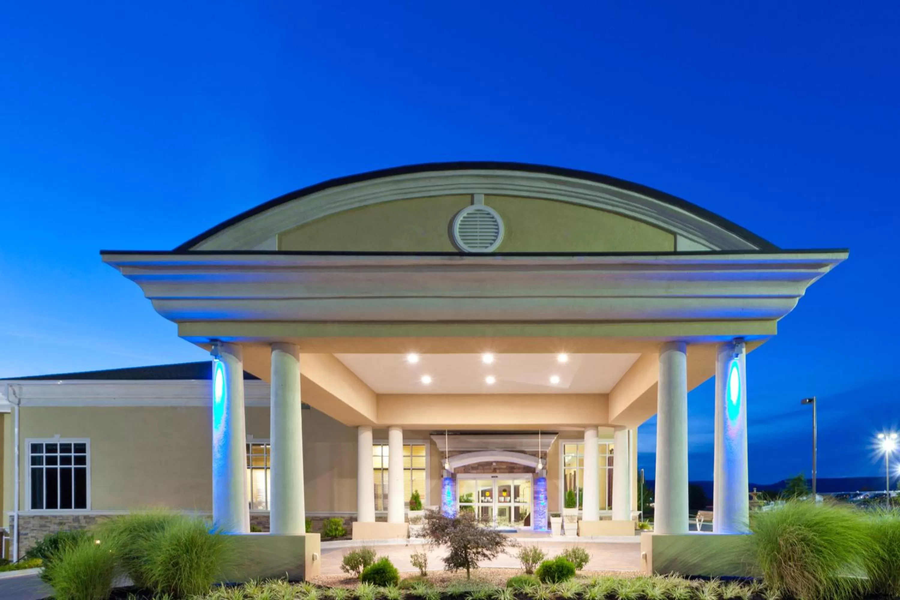 Property building in Holiday Inn Express Woodstock-Shenandoah Valley by IHG