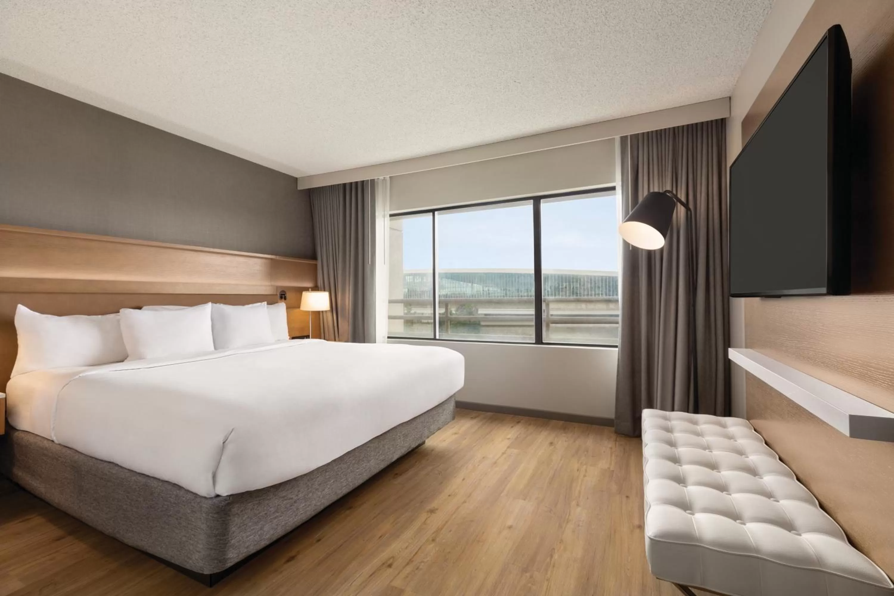 Bed in Radisson Hotel Seattle Airport