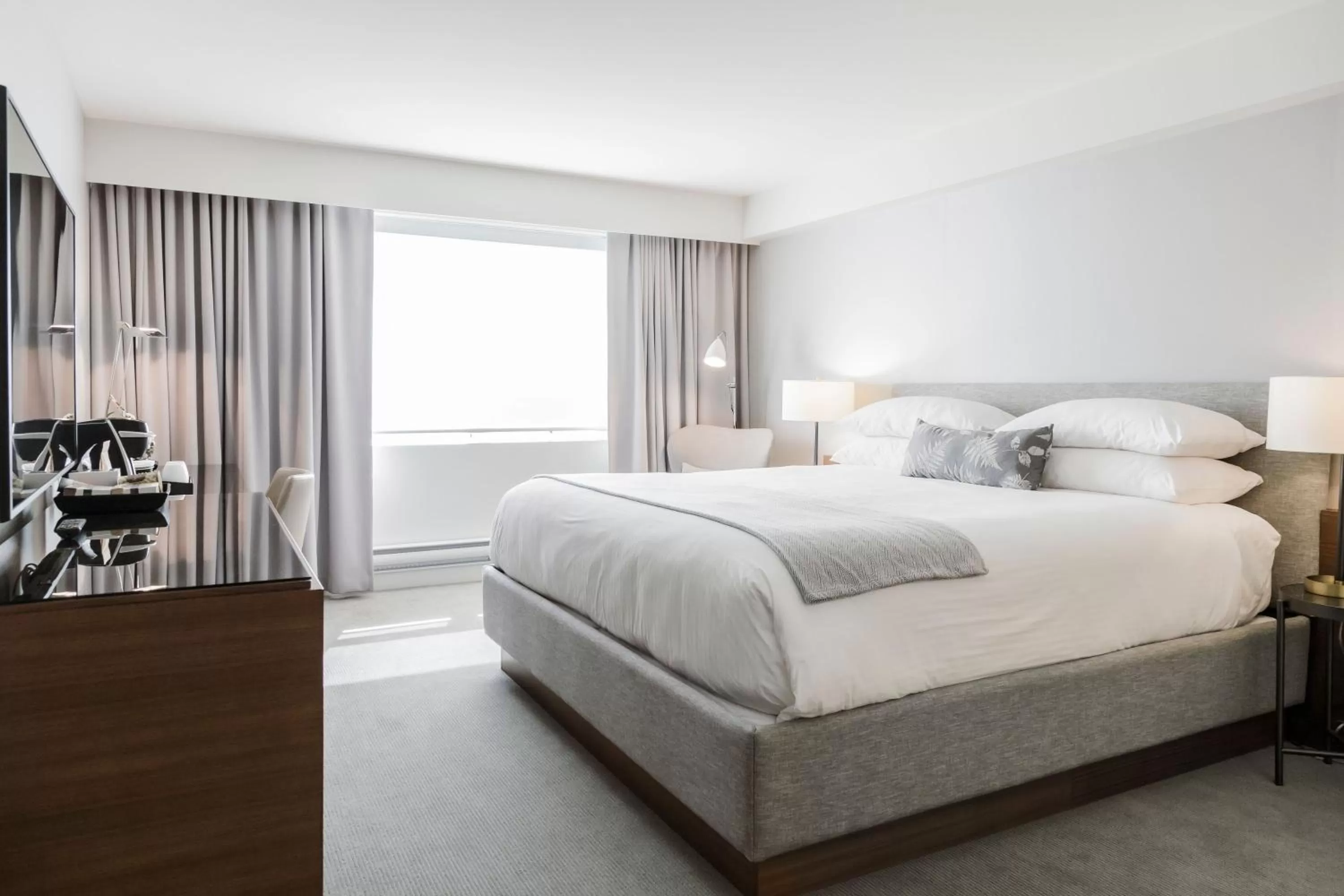 City view, Bed in The James Hotel