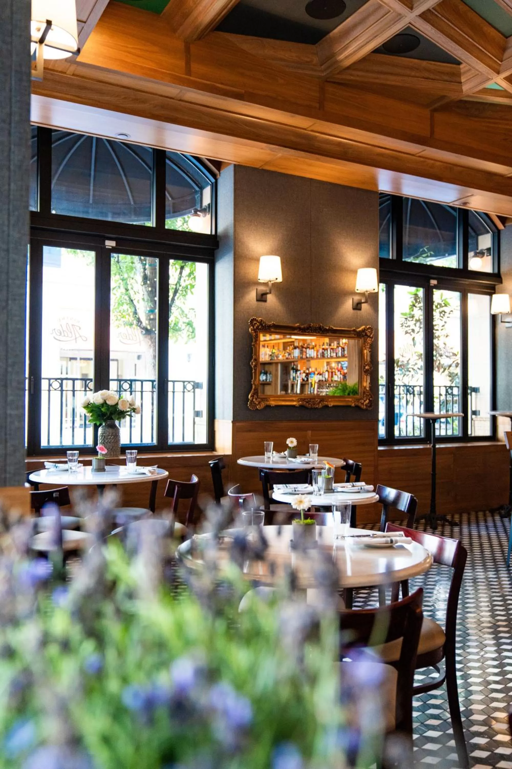 Restaurant/places to eat in Dossier