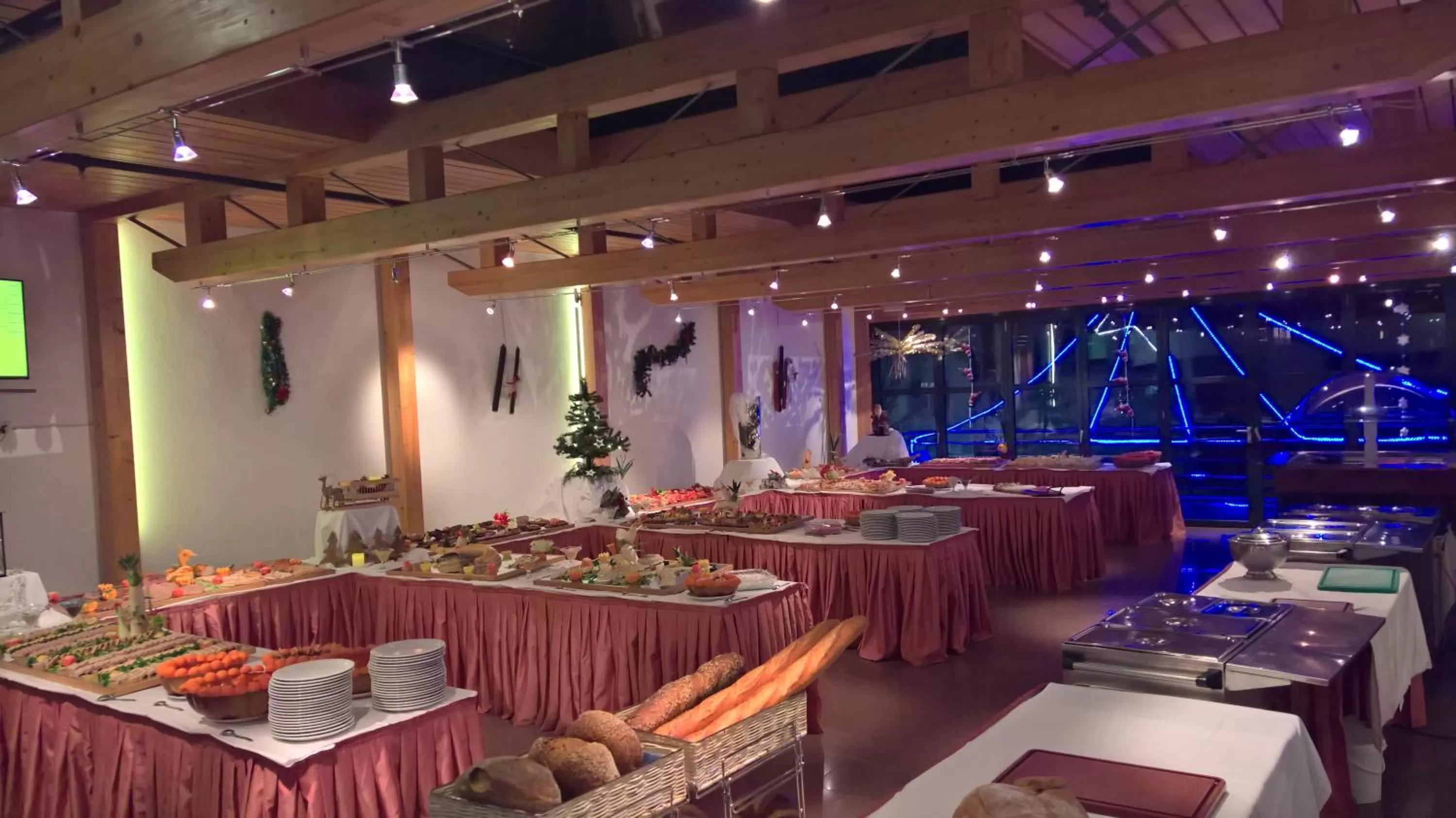 Restaurant/places to eat in Hotel Post