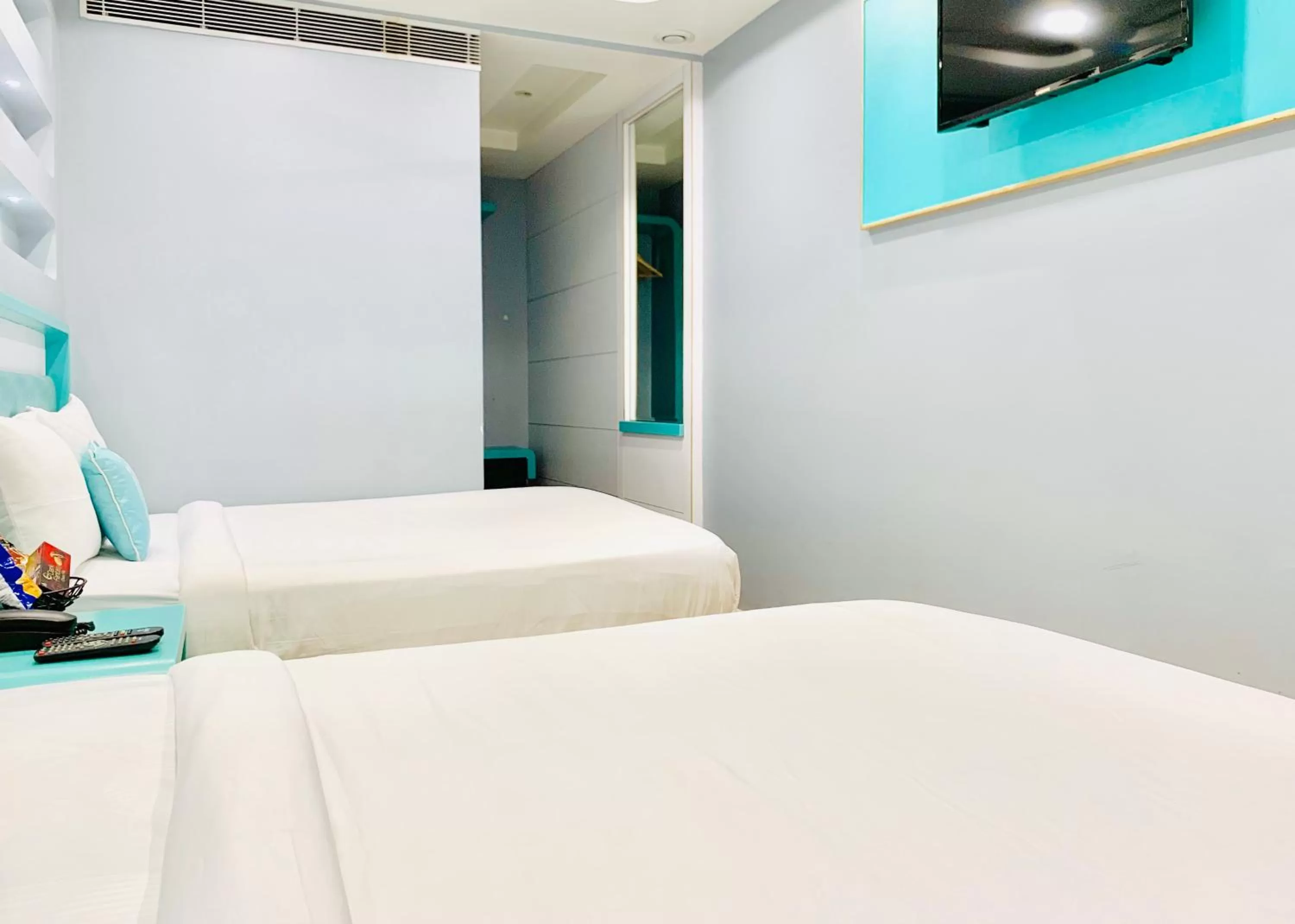 Bedroom, Bed in City Empire - New Delhi Railway Station, Near Connaught Place