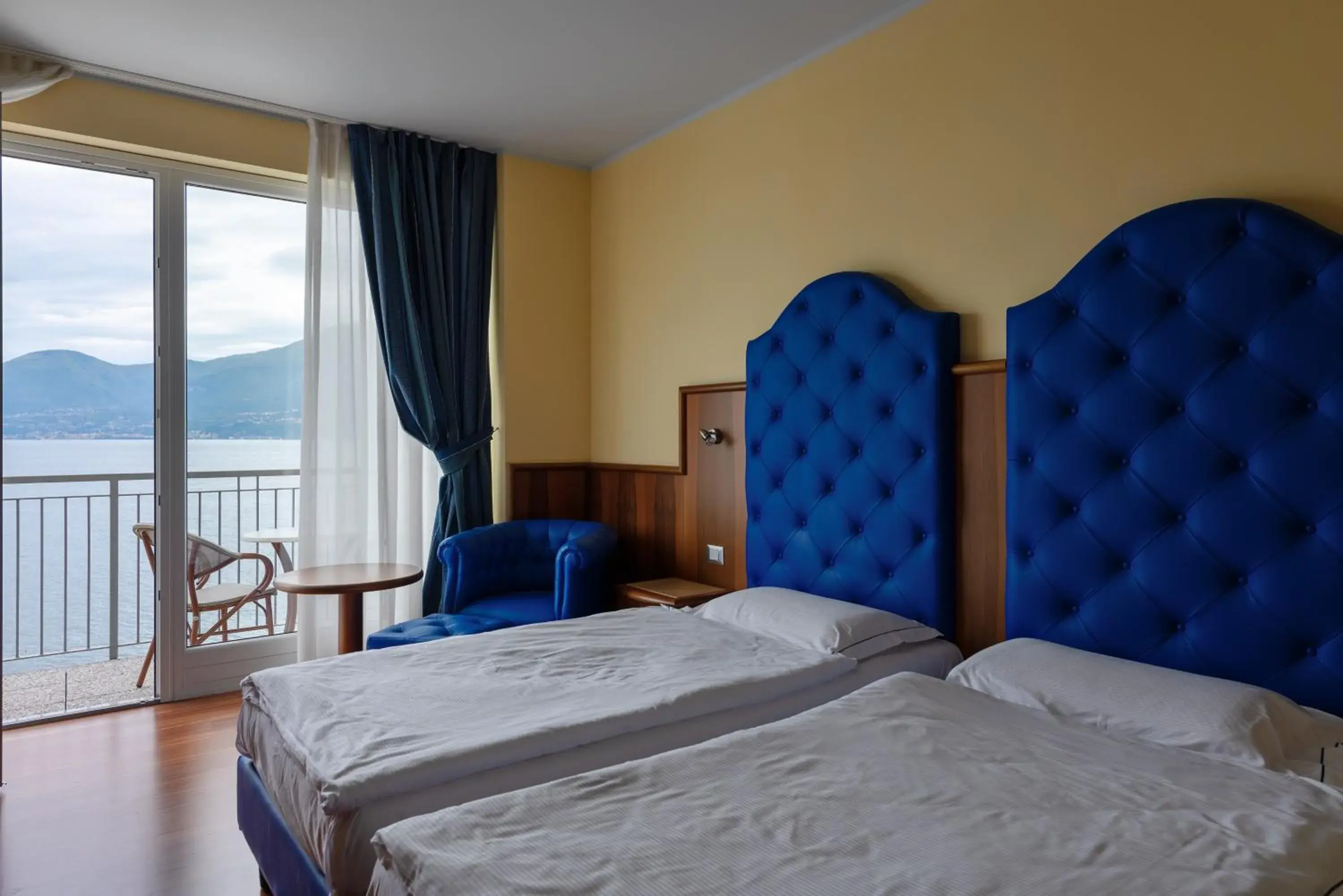 Deluxe Twin Room with Lake View in Hotel Internazionale Deluxe Twin Room with Lake View in Hotel Internazionale