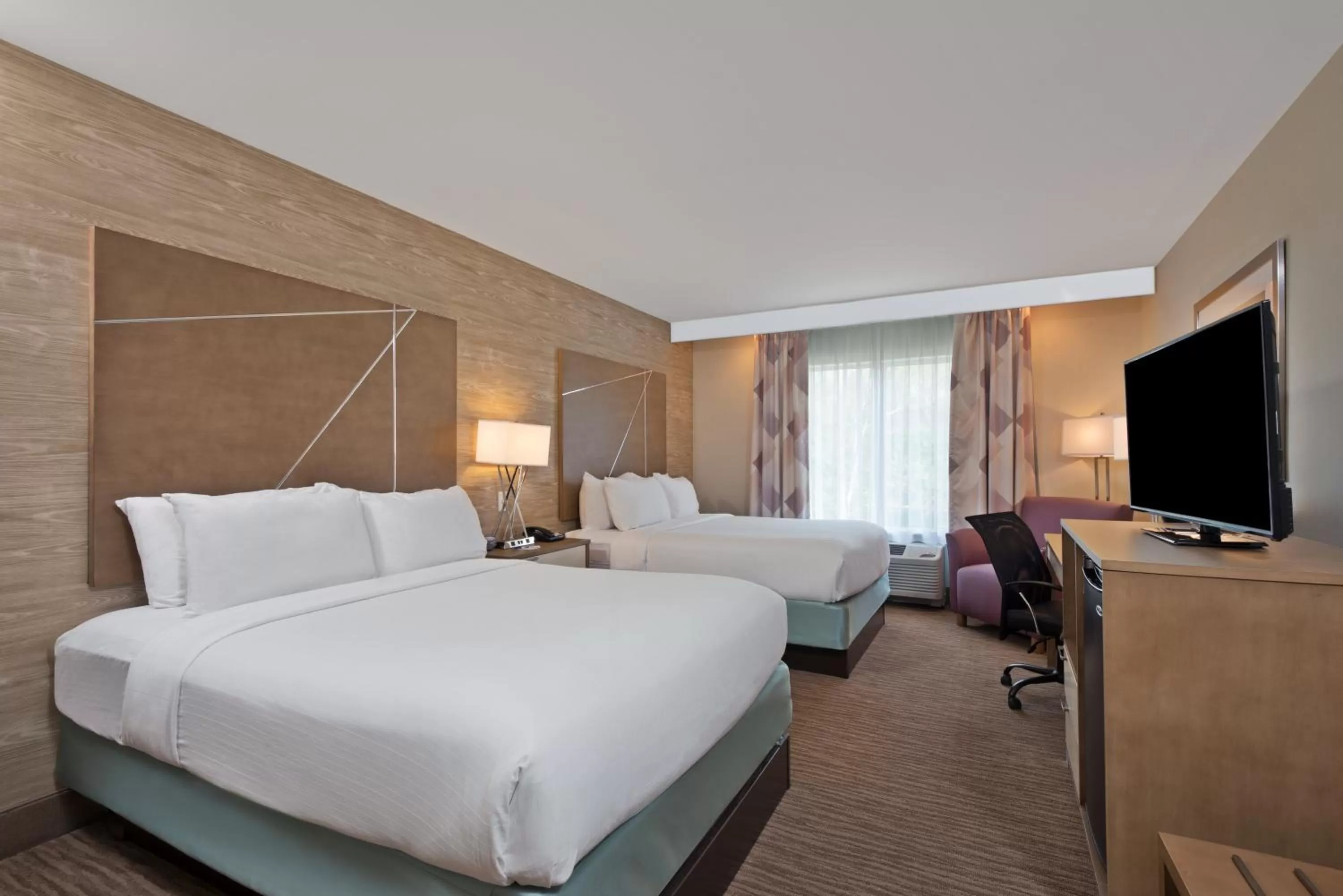 Photo of the whole room, Bed in Holiday Inn Express & Suites New Cumberland by IHG