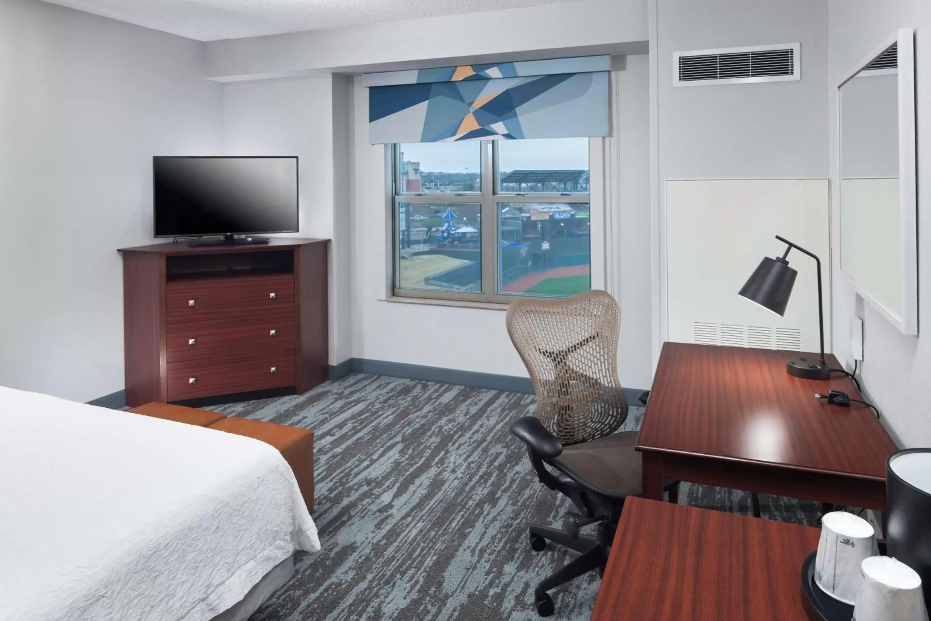 Deluxe King Room - Non-Smoking in Hampton Inn & Suites Oklahoma City-Bricktown Deluxe King Room - Non-Smoking in Hampton Inn & Suites Oklahoma City-Bricktown