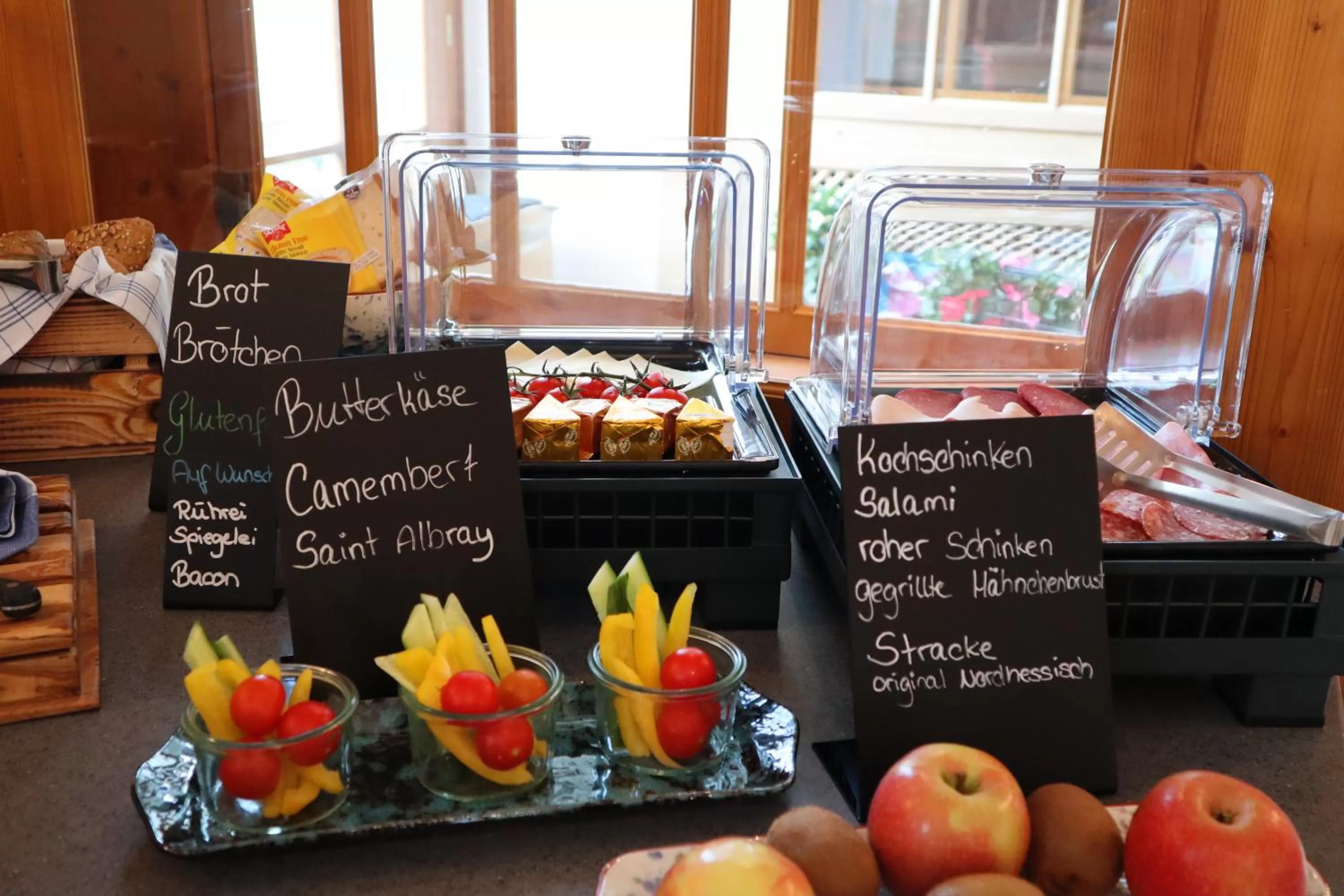 Buffet breakfast in Hotel Alter Packhof