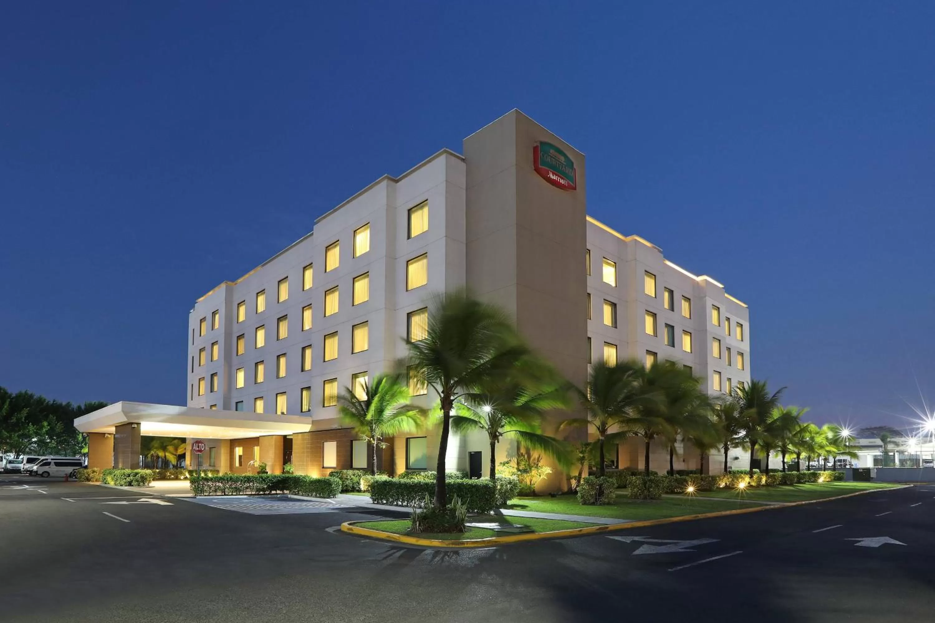 Property building in Courtyard by Marriott Panama Metromall