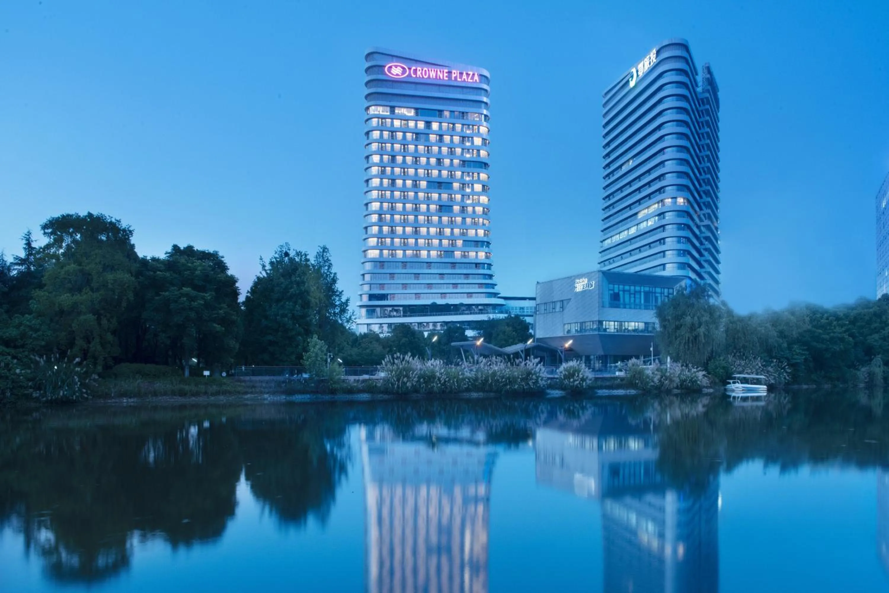 Property building in Crowne Plaza Wuhan Optics Valley by IHG