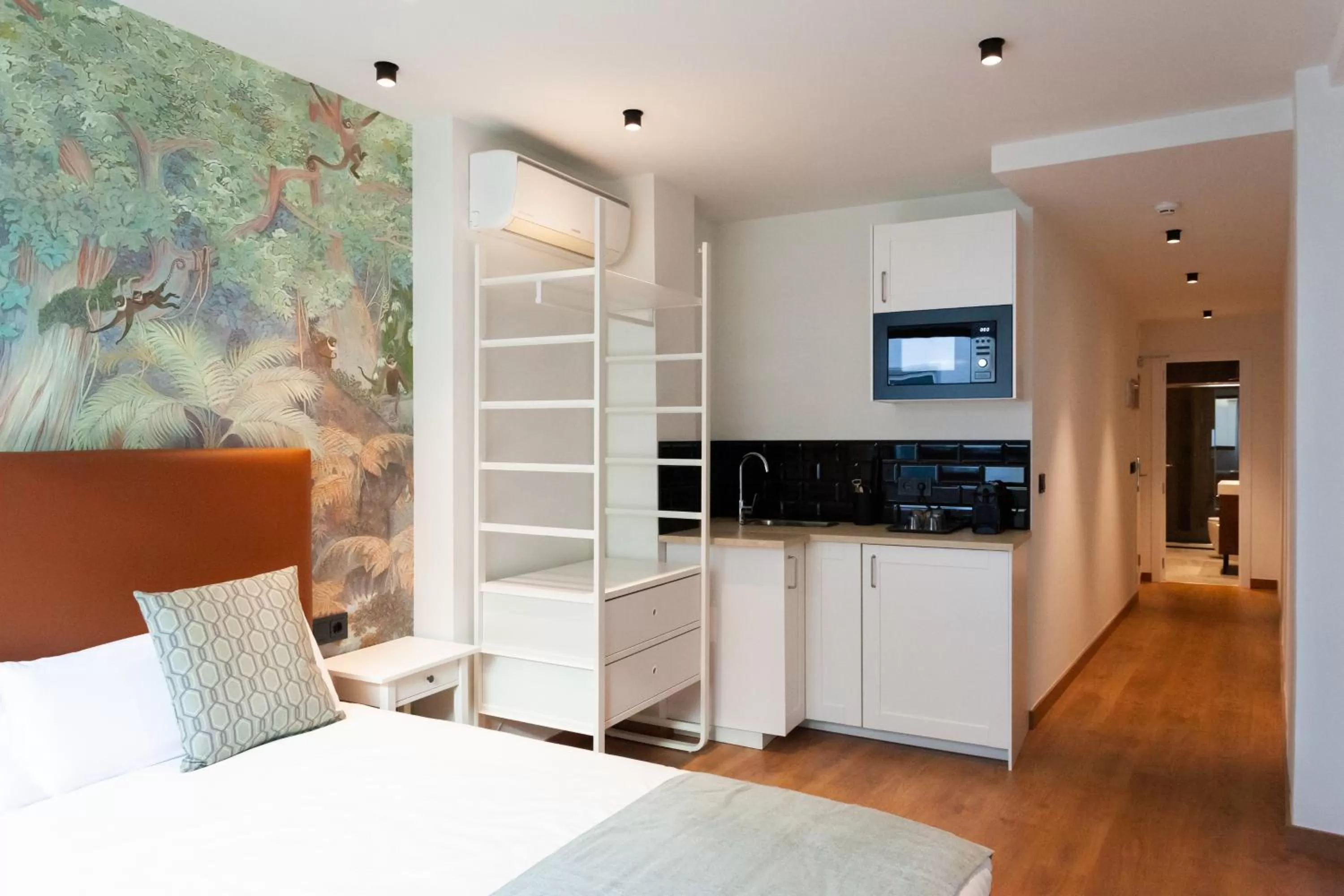 Kitchen or kitchenette, Bed in Welldone Sierpes Boutique