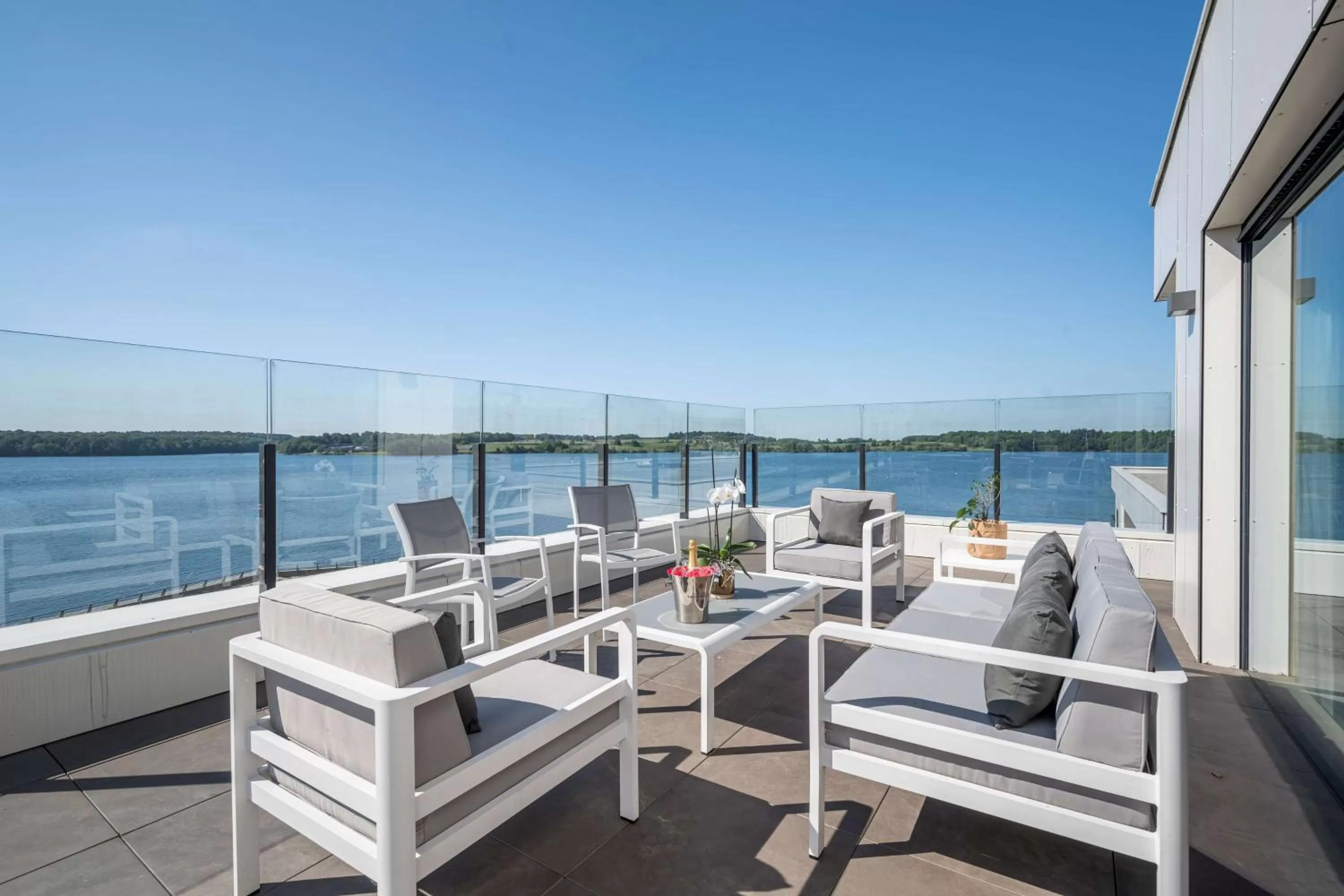 Photo of the whole room in Golden Lakes Hotel