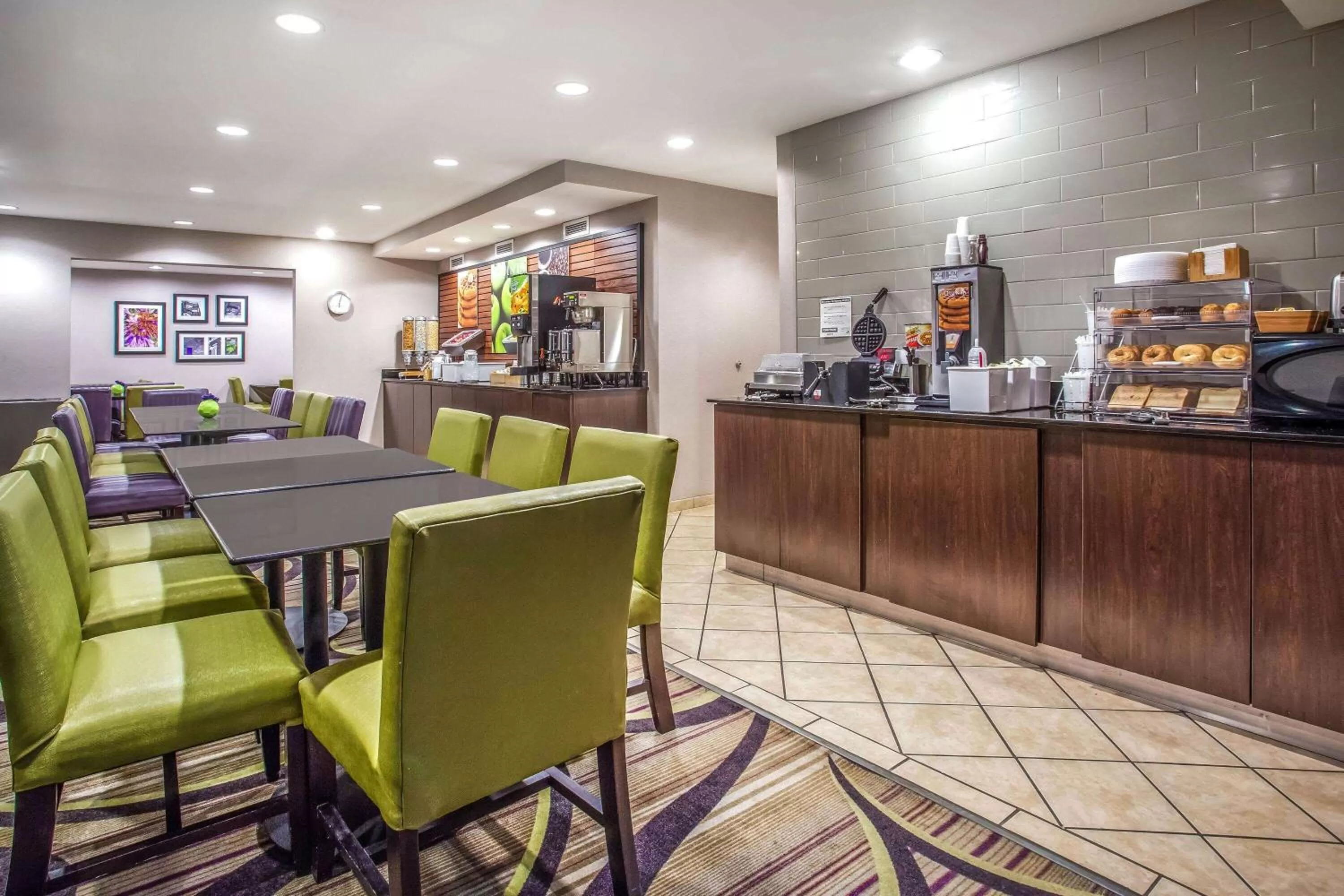 Restaurant/places to eat in La Quinta Inn by Wyndham Oshkosh