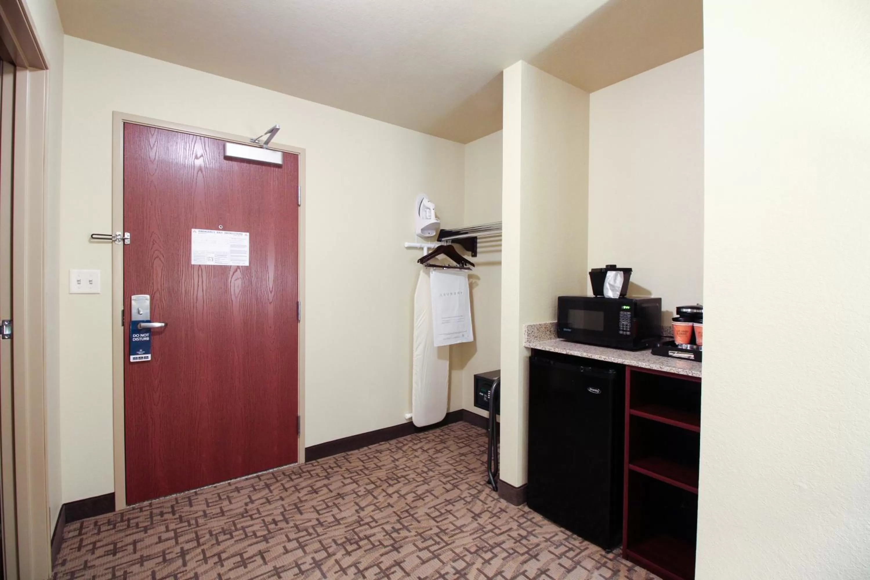 Coffee/tea facilities in Cobblestone Hotel & Suites - Devils Lake