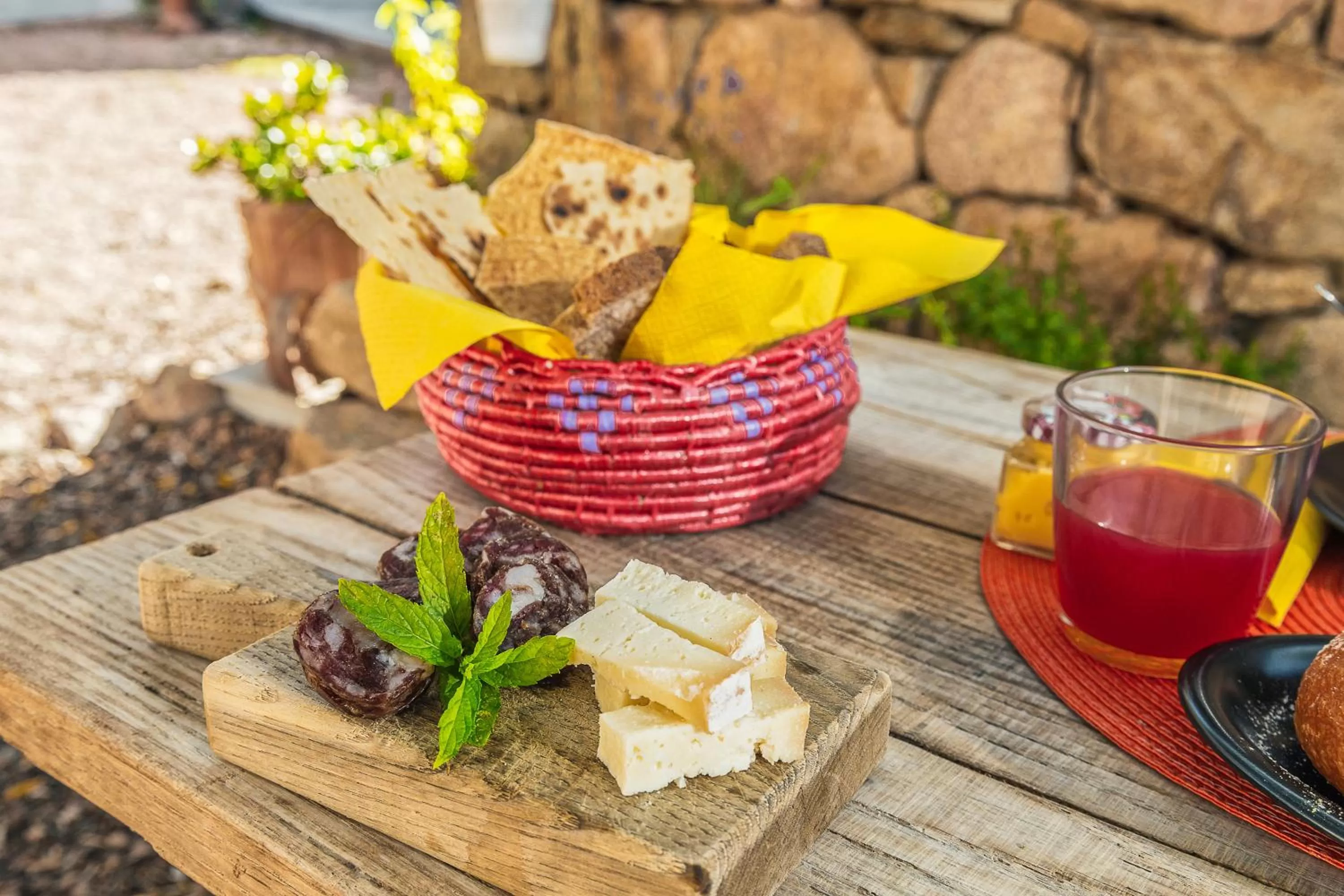 Food and drinks in Sa Crai B&B - Sardinian Experience