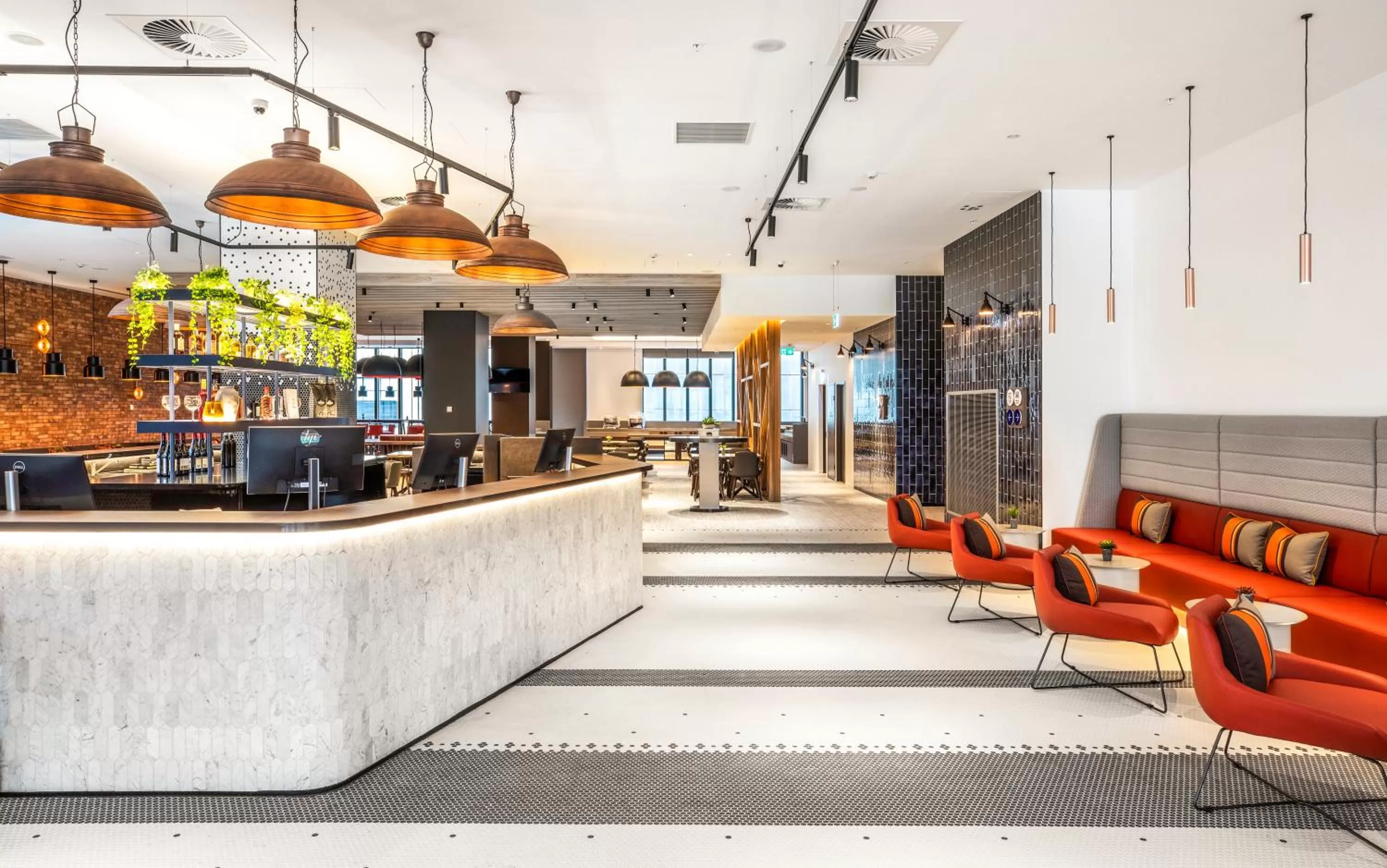 Lobby or reception in Holiday Inn Express Melbourne Little Collins by IHG