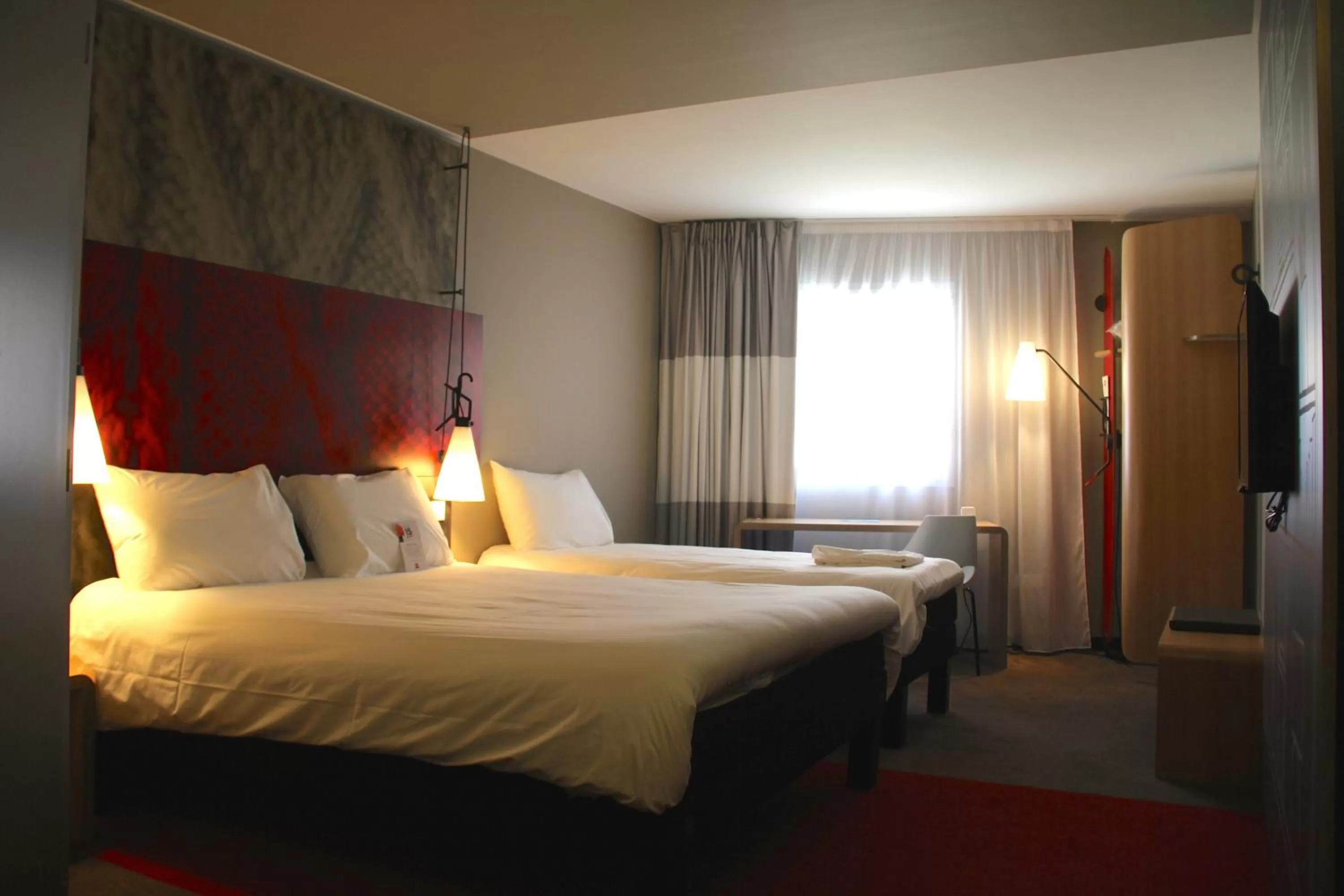 Photo of the whole room, Bed in ibis Lille Centre Grand Palais