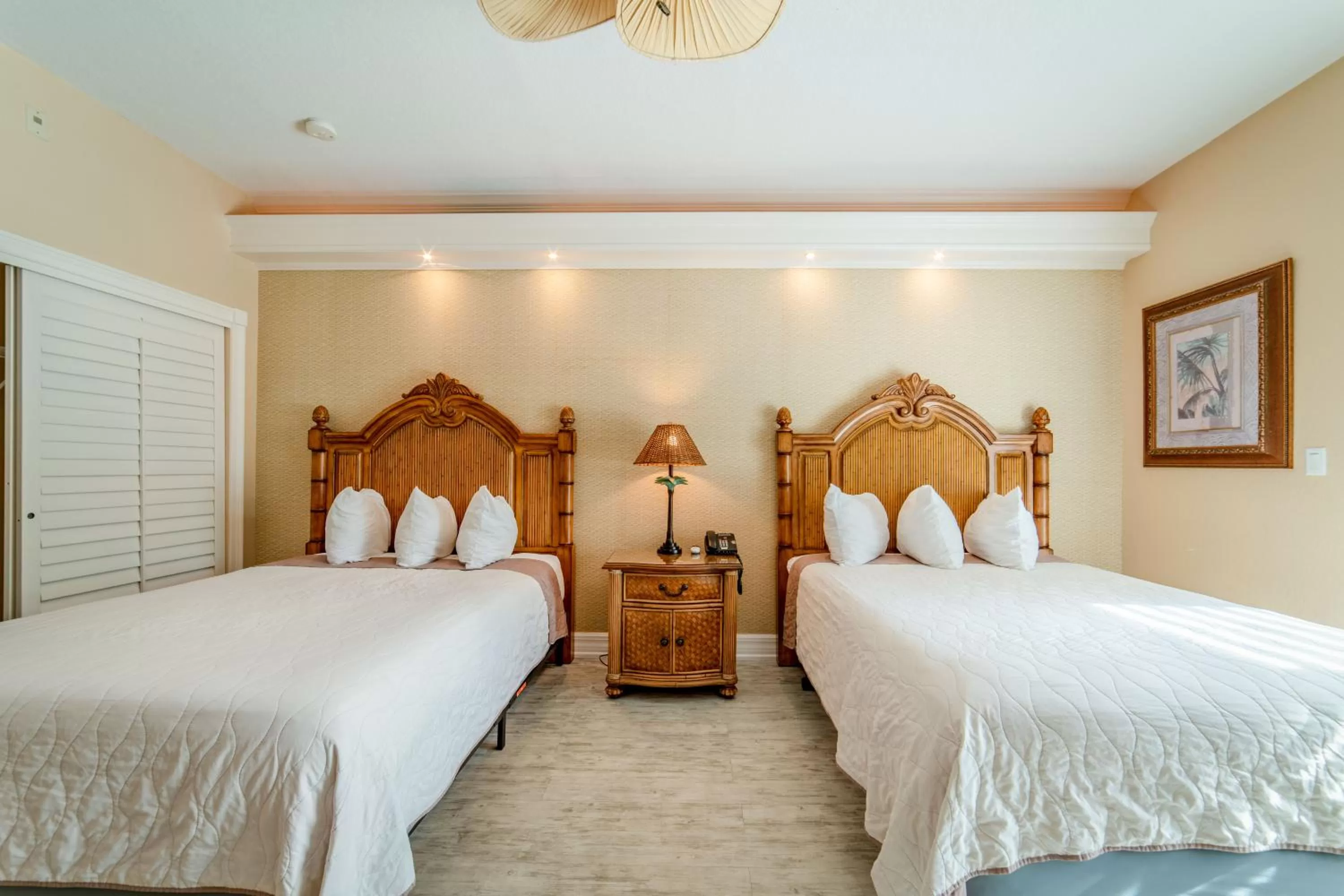 Photo of the whole room, Bed in Boca Grande Hotel