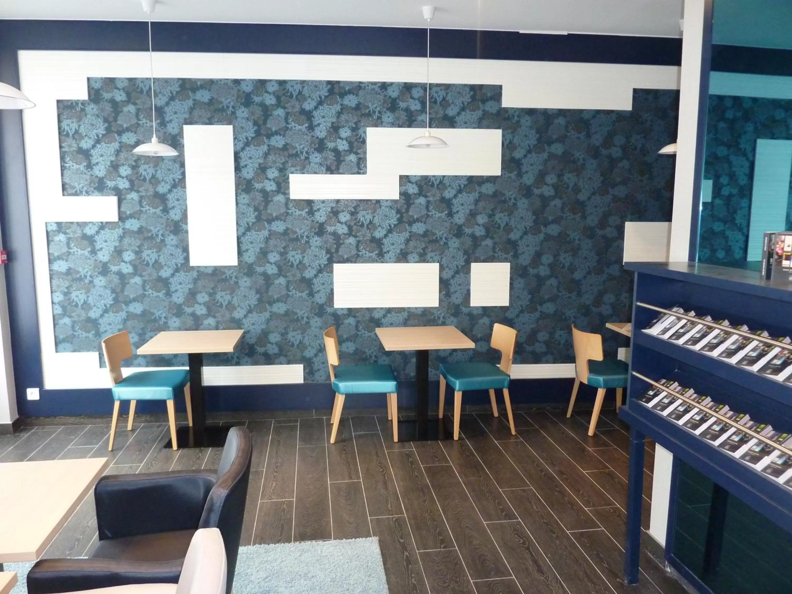 Restaurant/places to eat, Bed in Prince Albert Montmartre