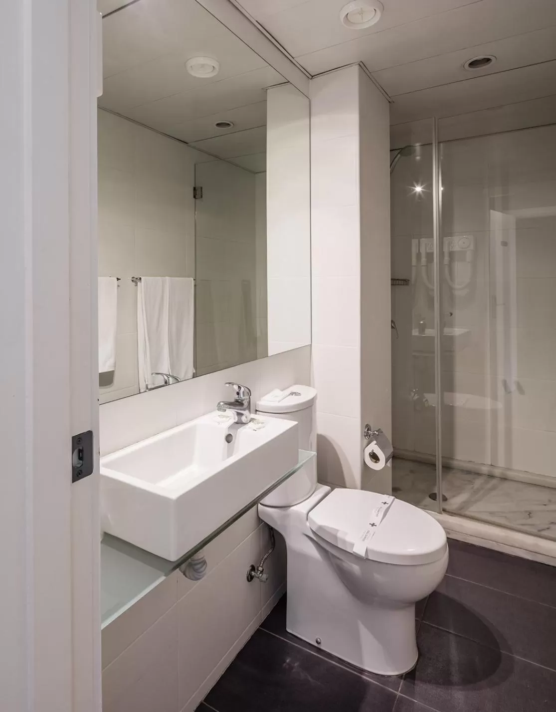 Bathroom in ClipHotel