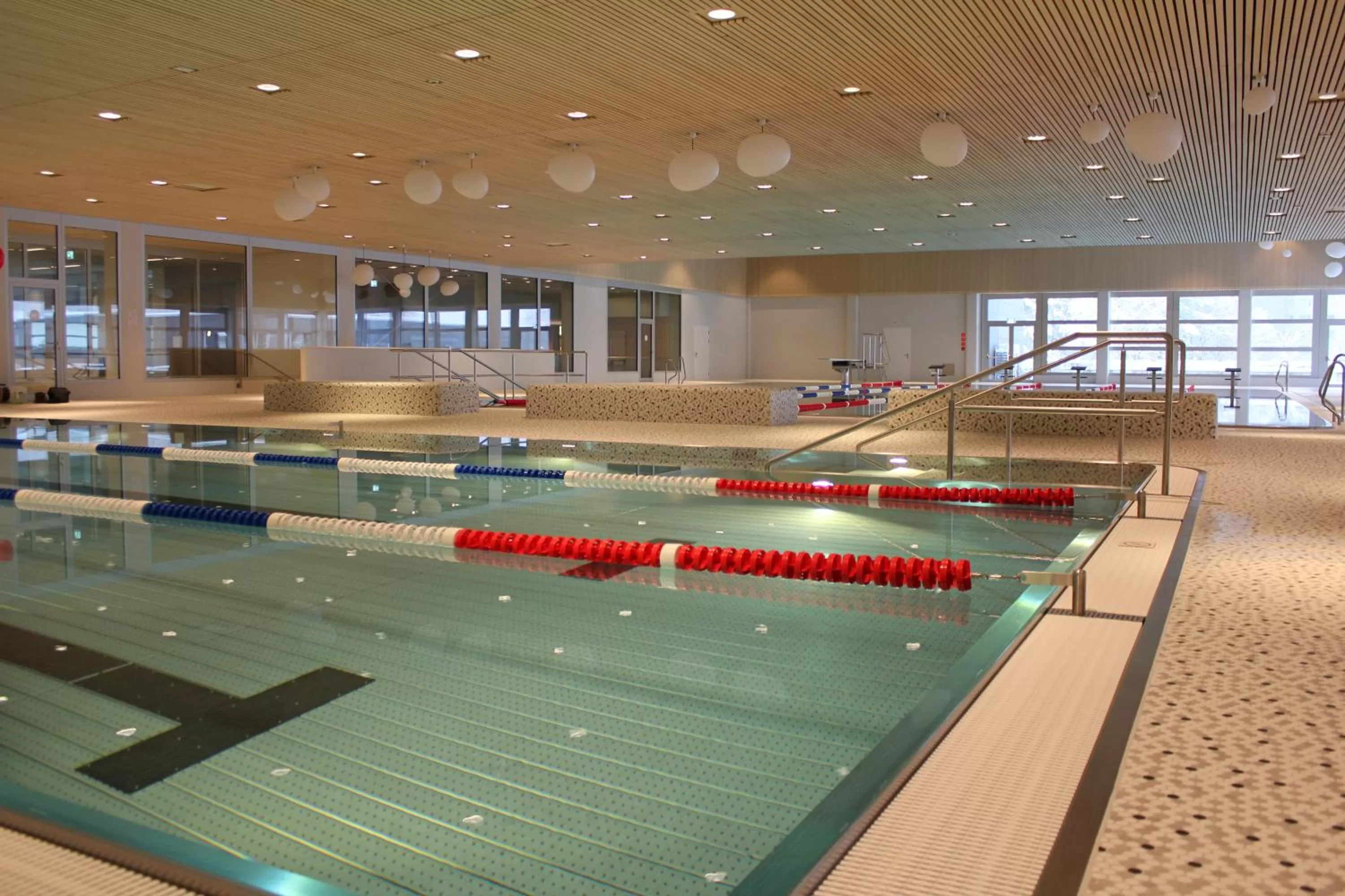 Swimming Pool in lintharena ag