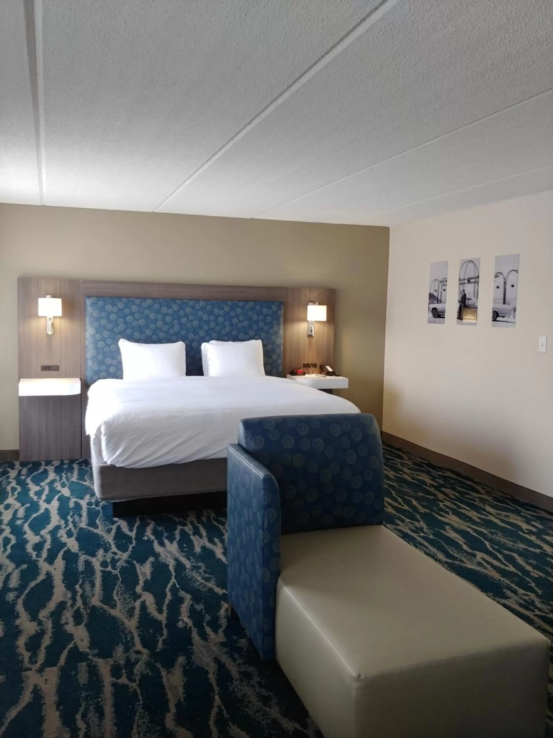 Bed in Comfort Inn & Suites Greenville Near East Carolina University