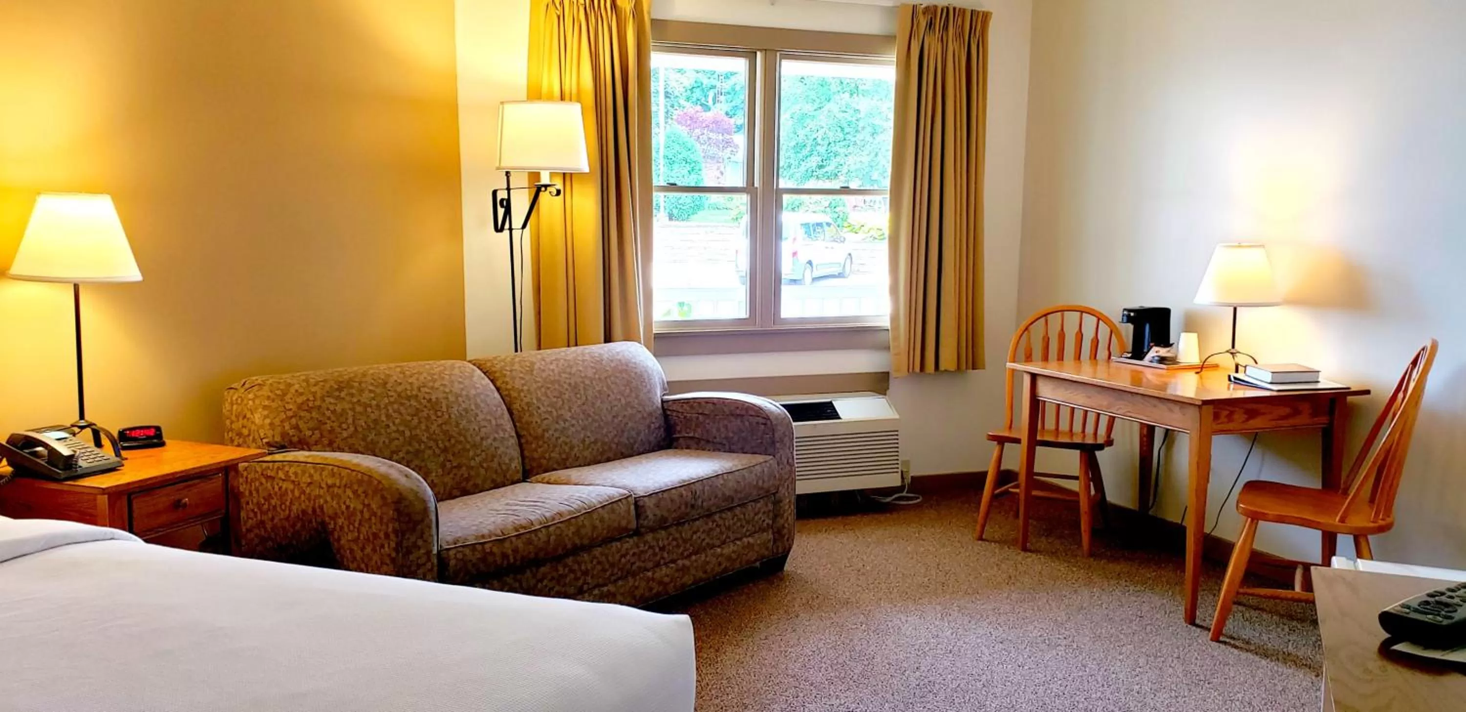 Photo of the whole room, Bed in Berlin Heritage Inn