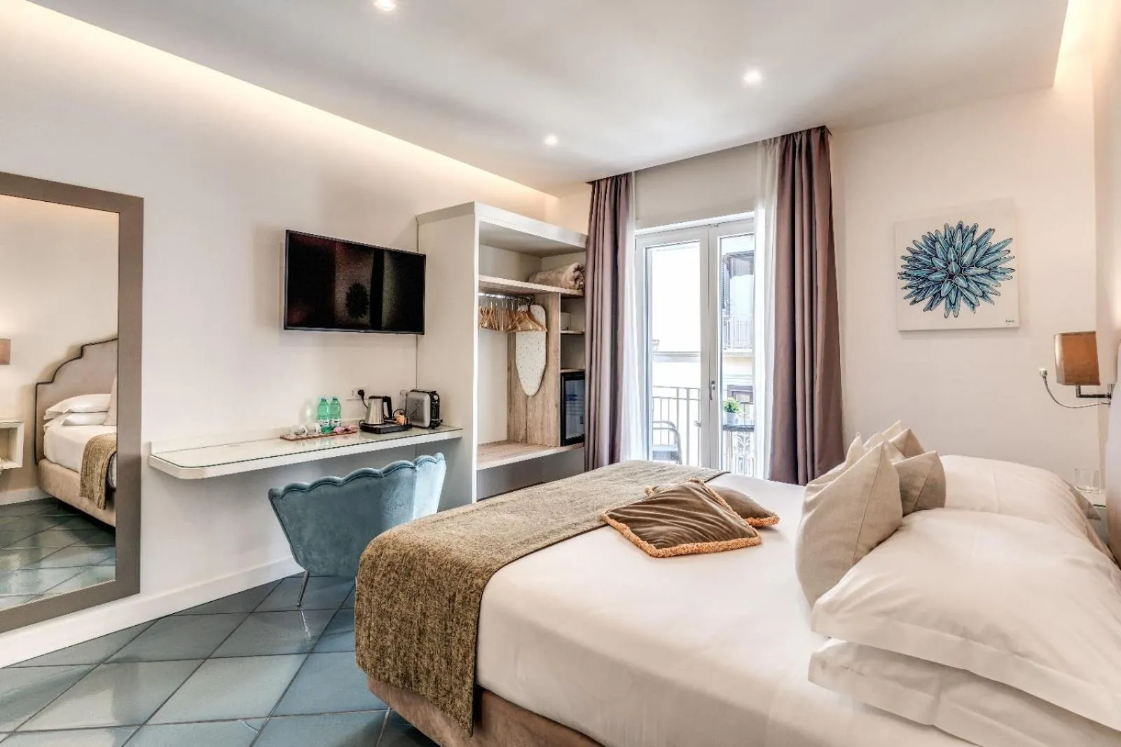 TV and multimedia, Bed in Hotel Sorrento City