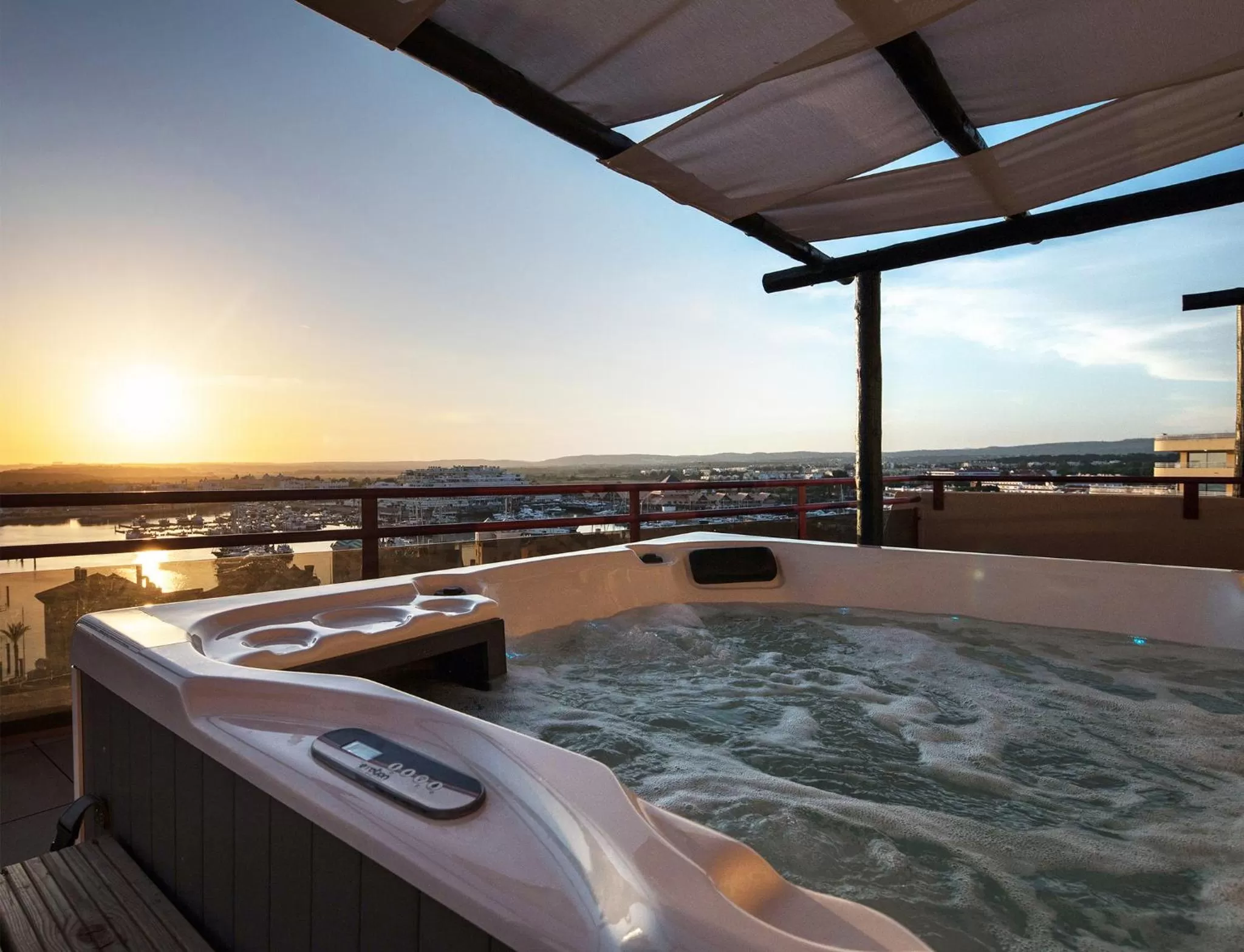 Hot Tub in Dom Pedro Marina