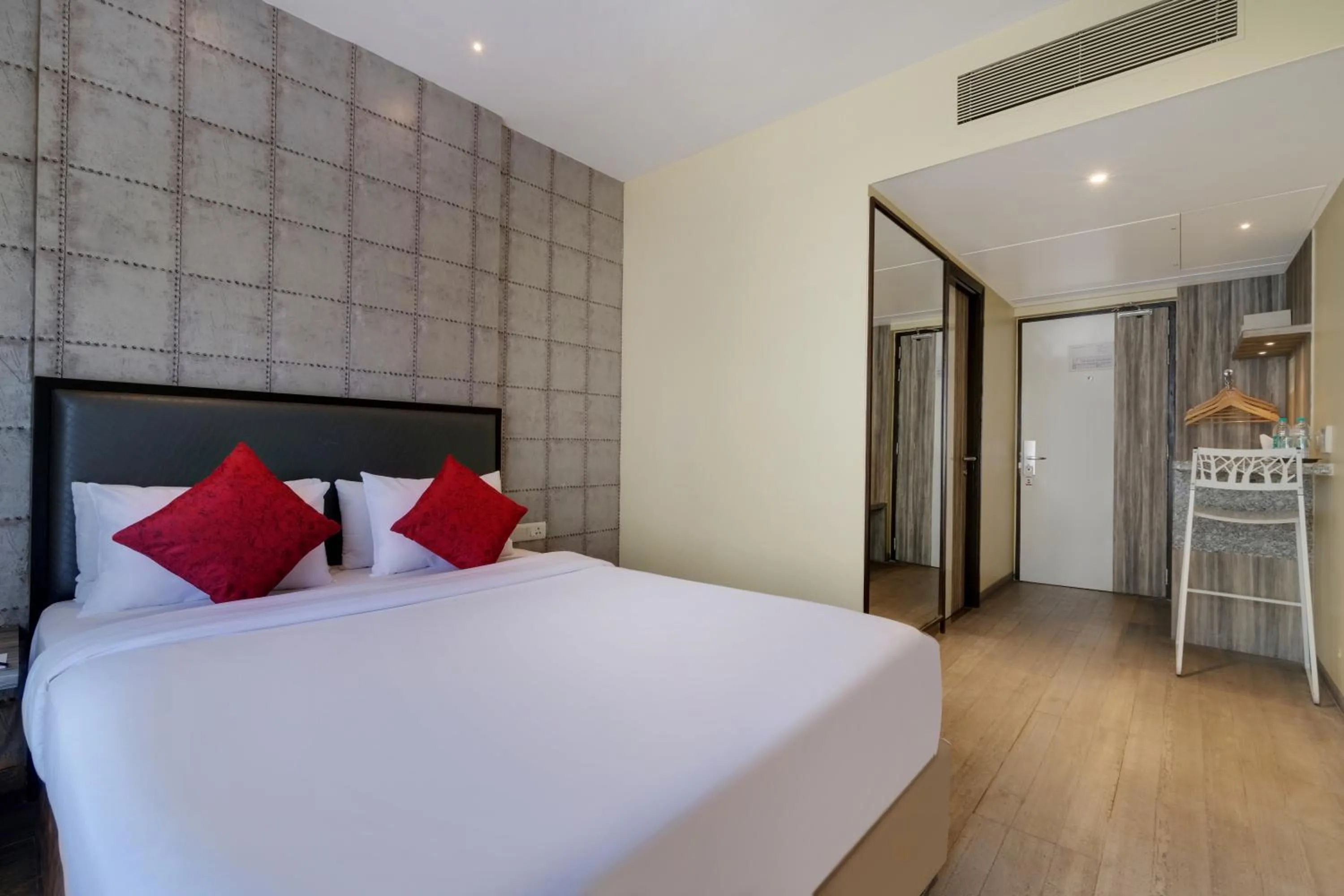 Bed in 7 Apple Hotel, Vadodara