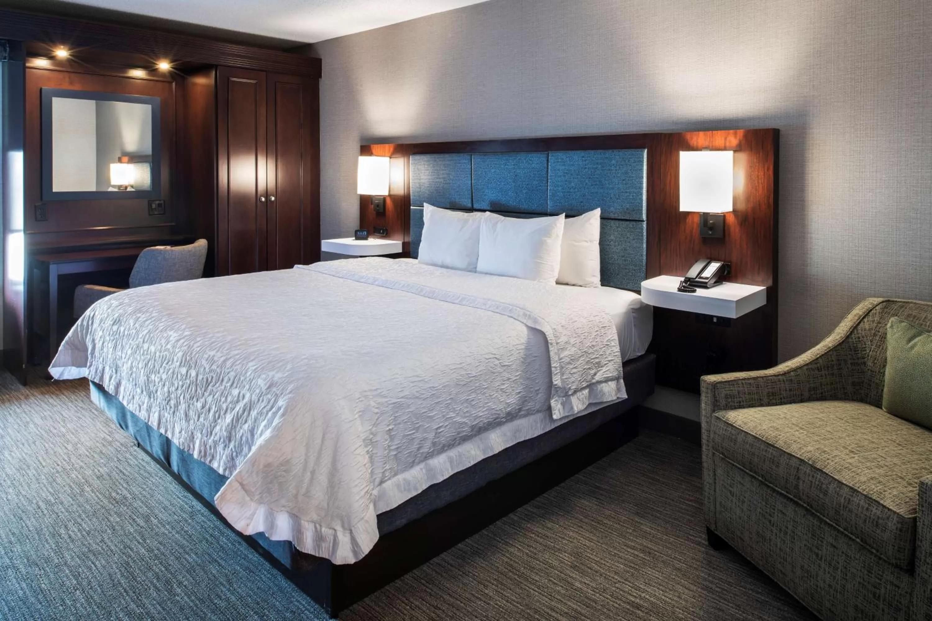 Bed in Hampton Inn & Suites Lincolnshire