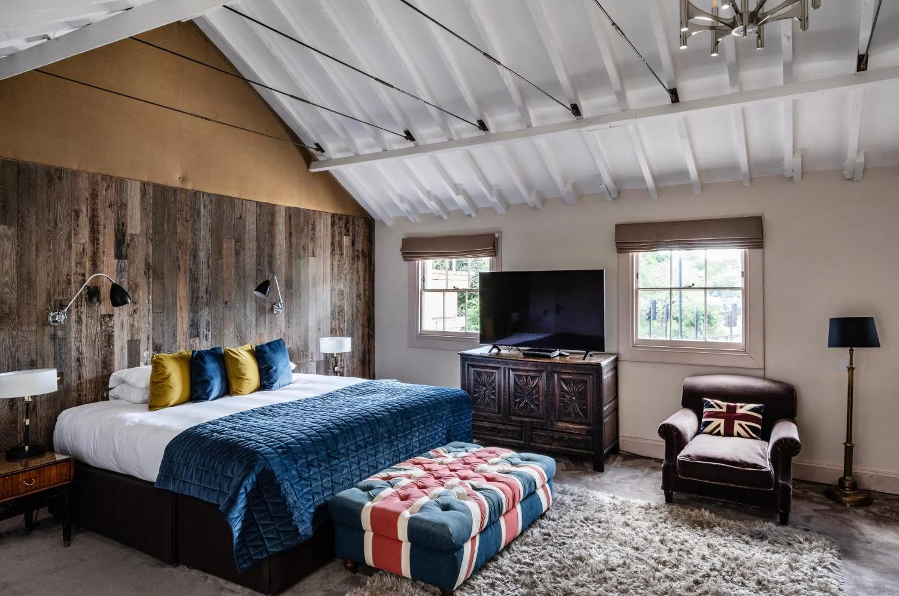 Bed in York & Albany