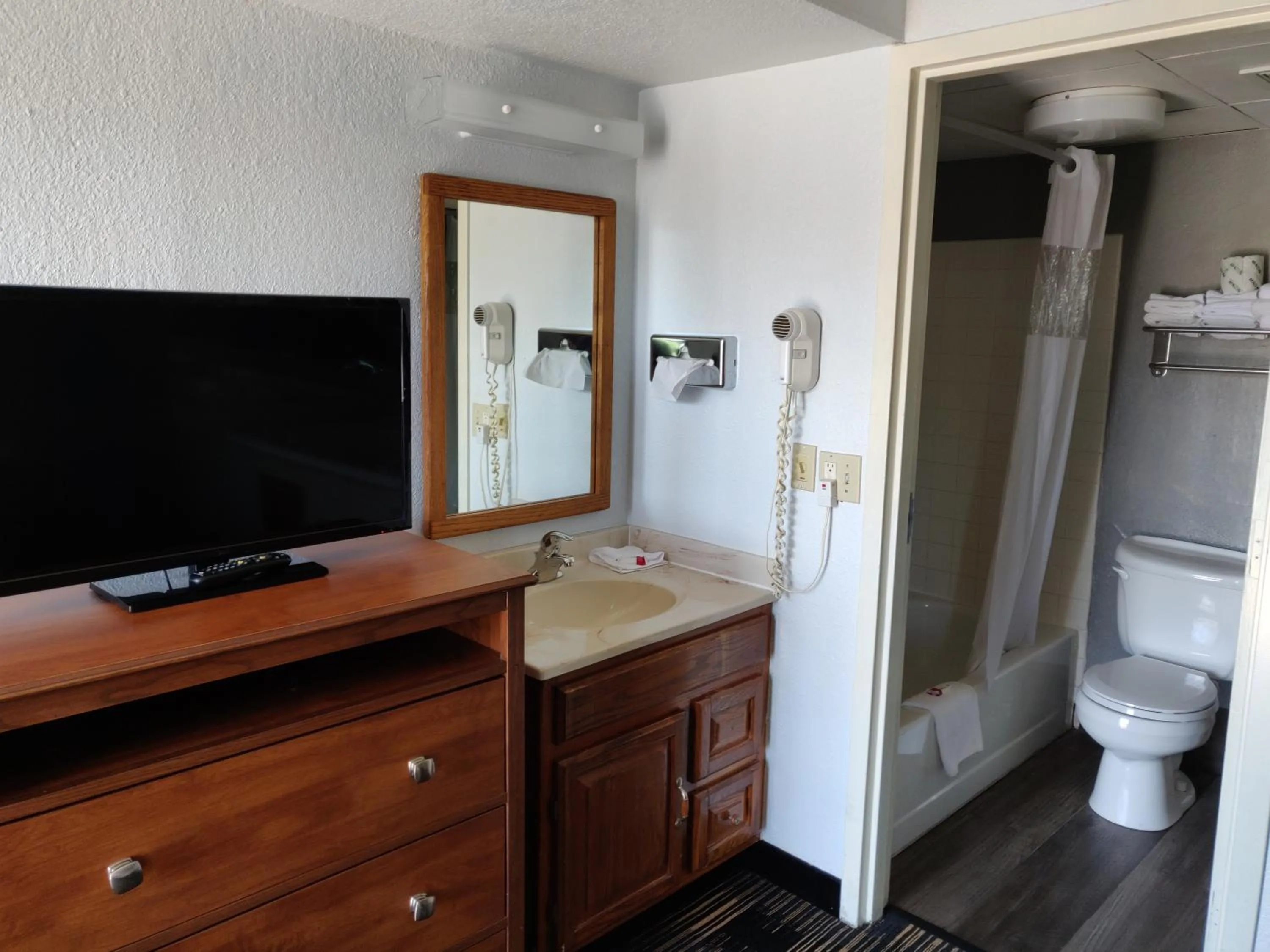 TV and multimedia in Cedar Cove