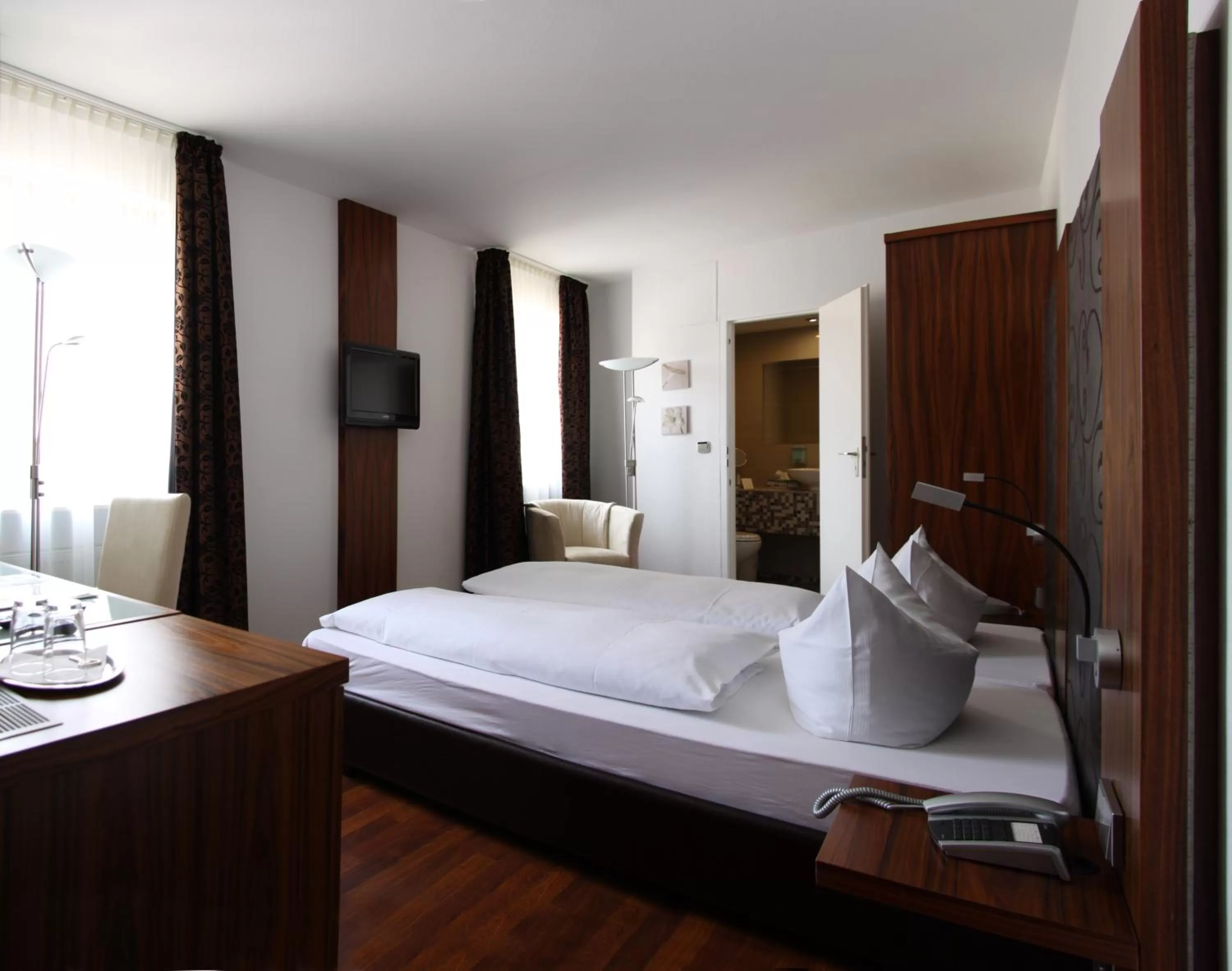 Photo of the whole room, Bed in Hotel zur Pfalz