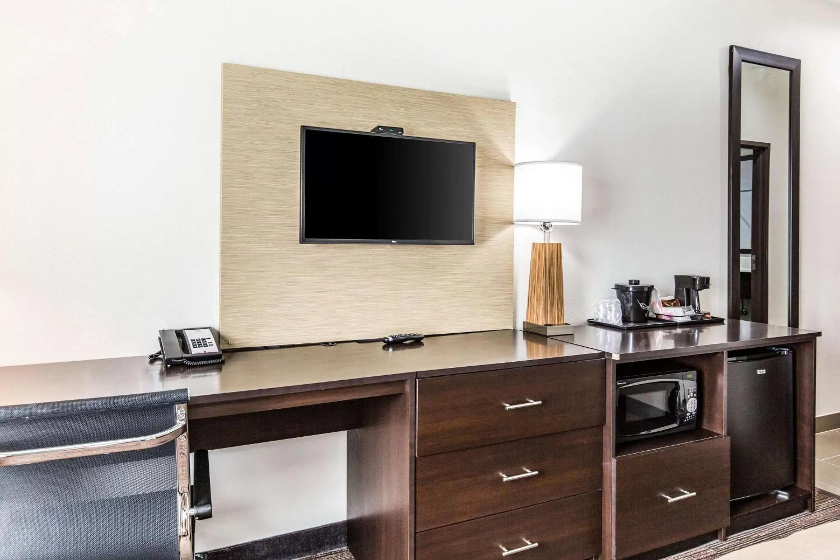 Photo of the whole room in Sleep Inn & Suites Bryan - College Station