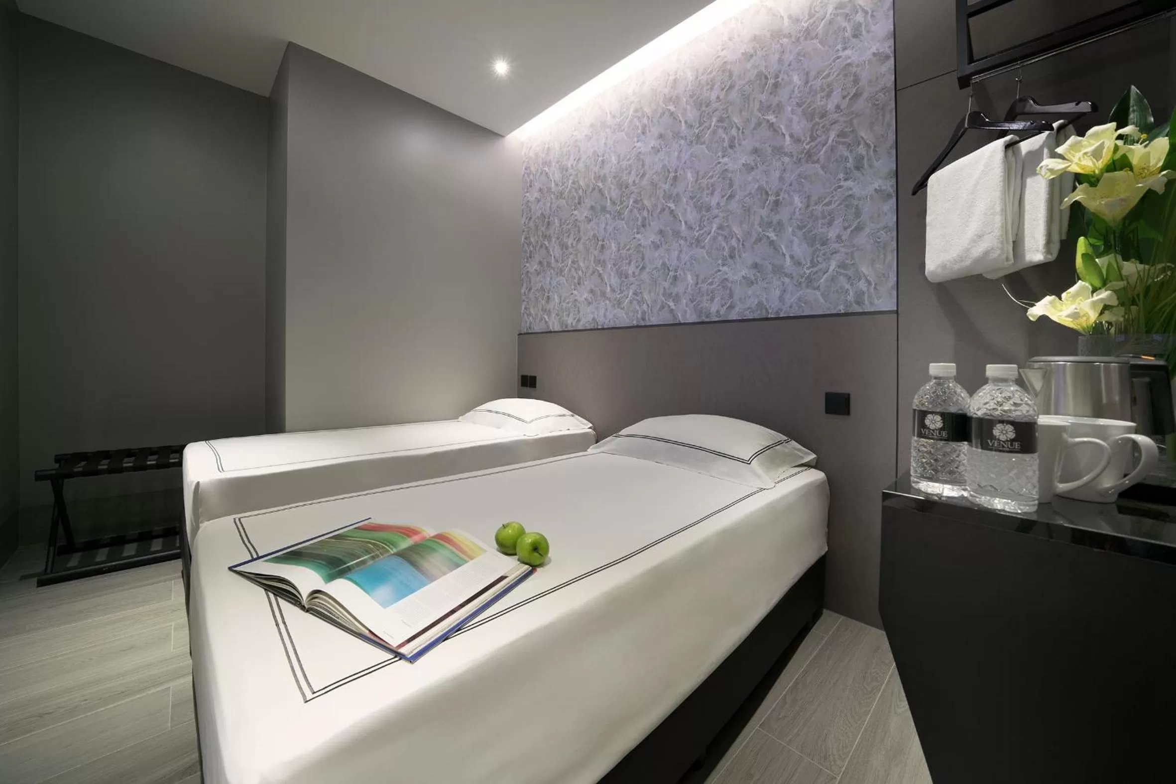 Photo of the whole room, Bed in Hotel Classic by Venue