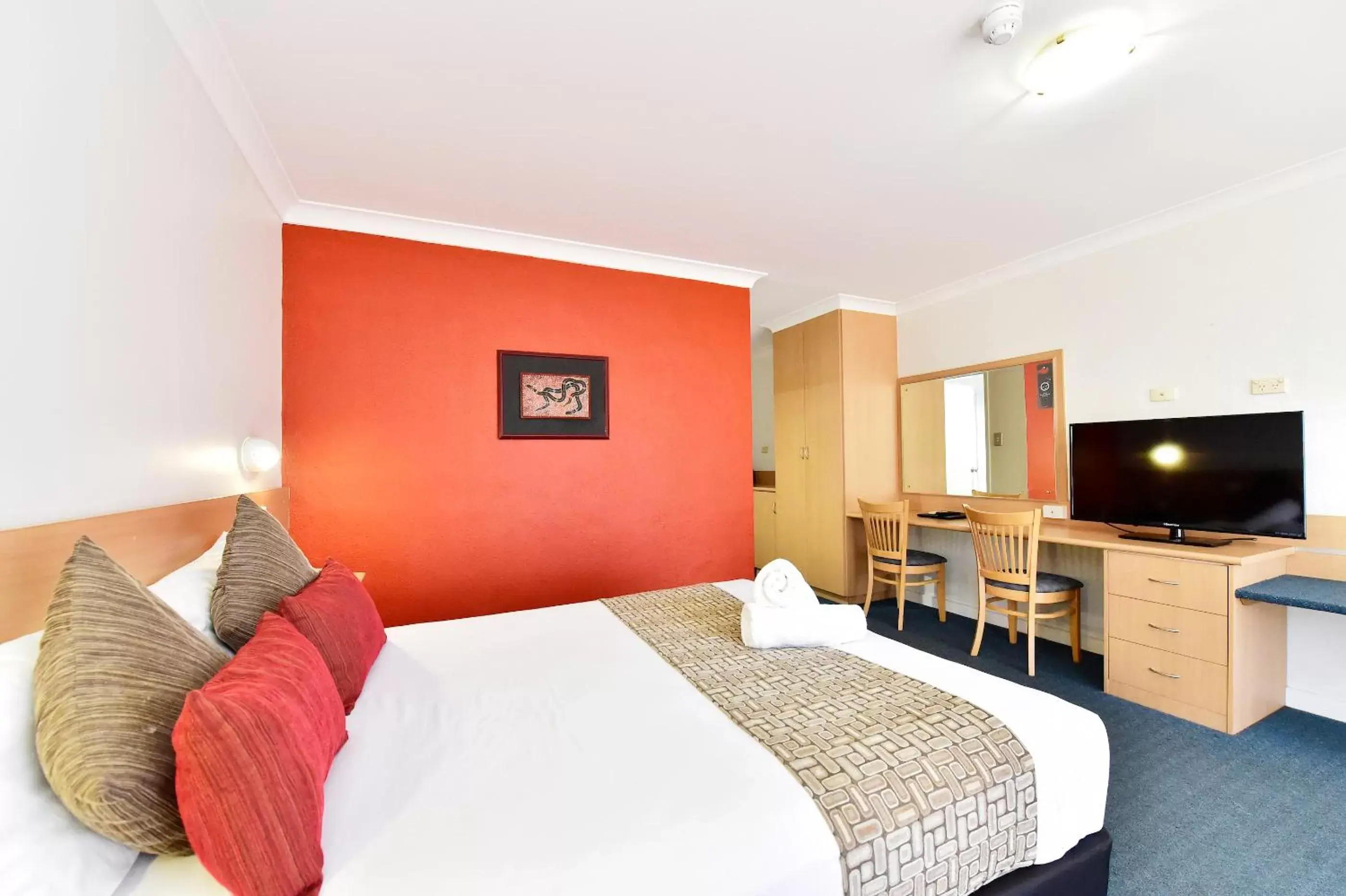 Standard Queen Room in Diplomat Hotel Alice Springs Standard Queen Room in Diplomat Hotel Alice Springs