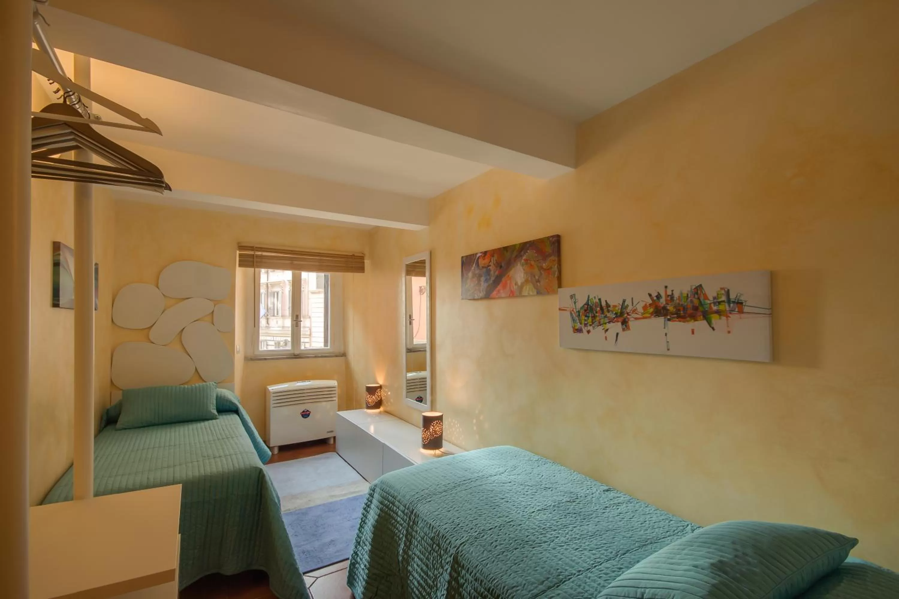 Photo of the whole room, Bed in Rome Kings Suite