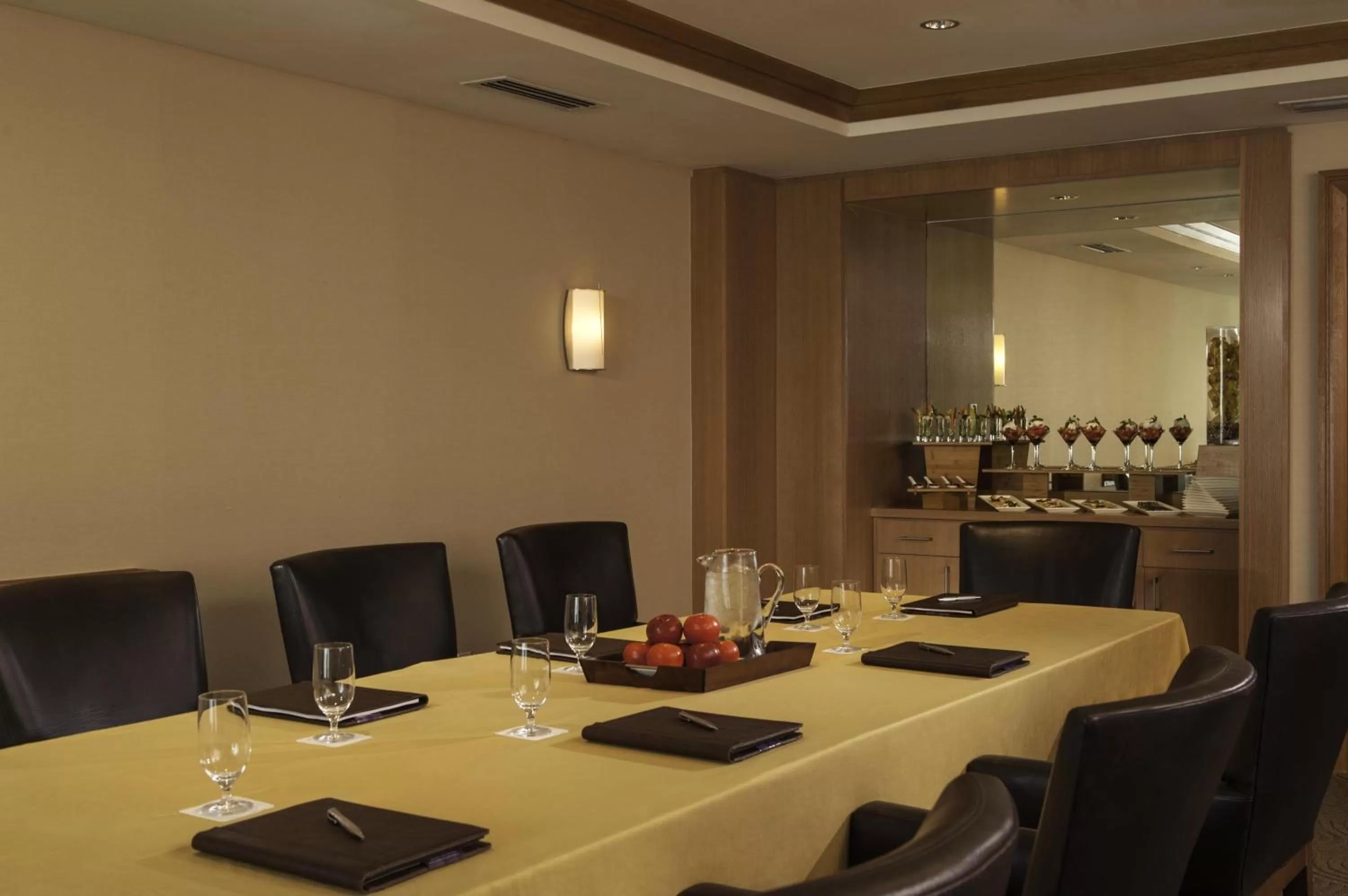 Business facilities in Edgewater Beach Hotel