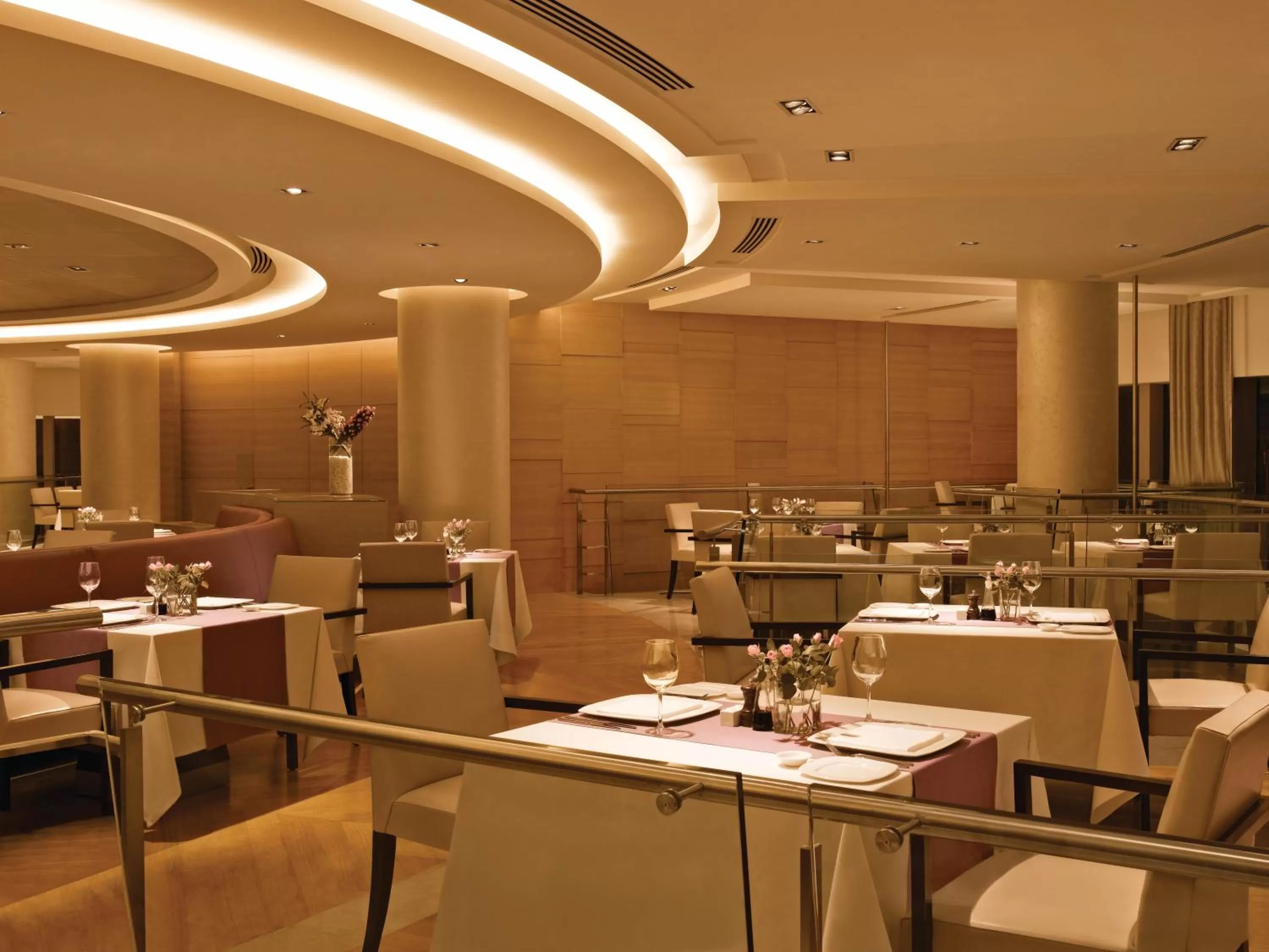 Restaurant/places to eat in Trident Bandra Kurla