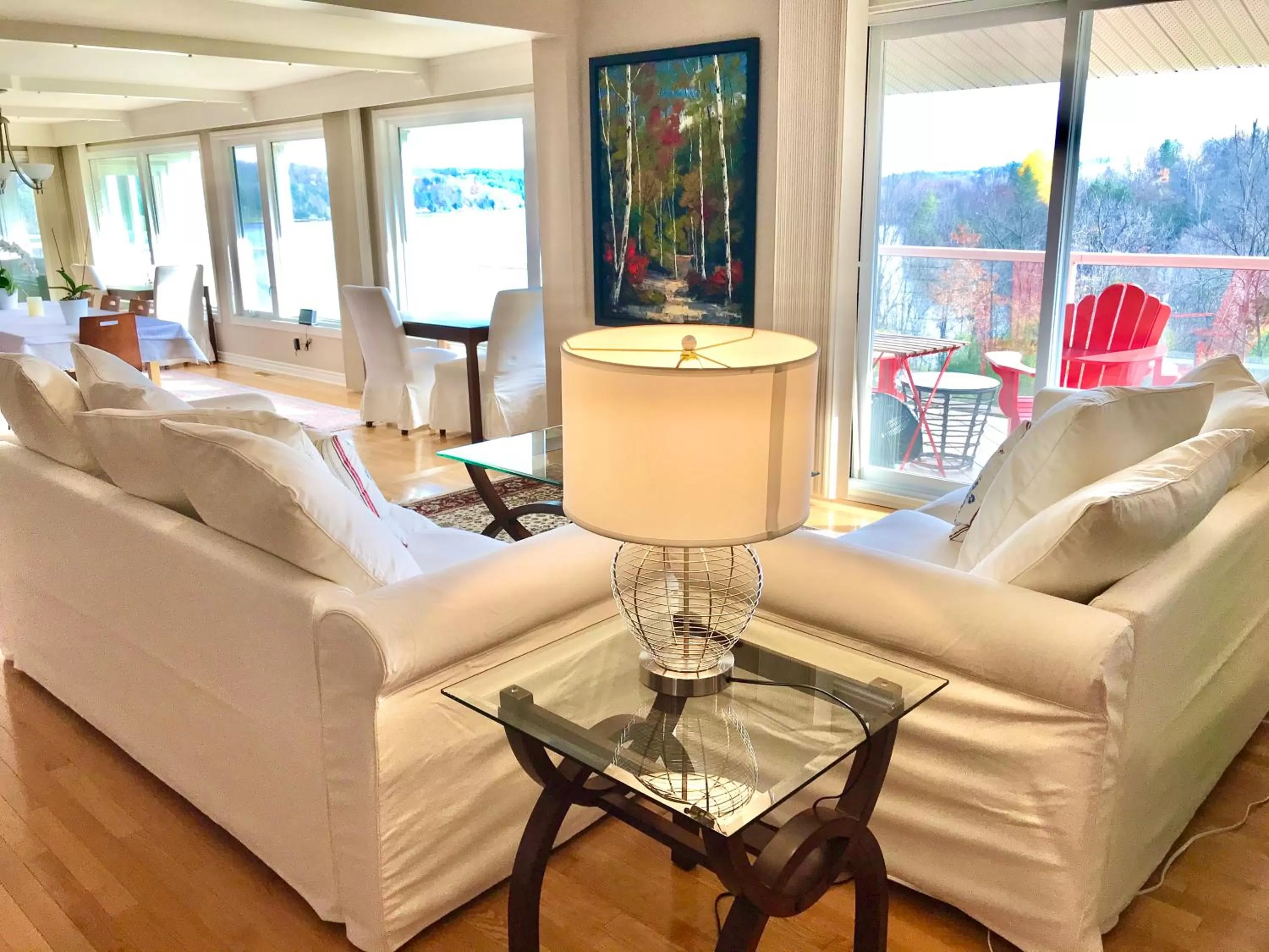 Communal lounge/ TV room in Auberge Tom B&B