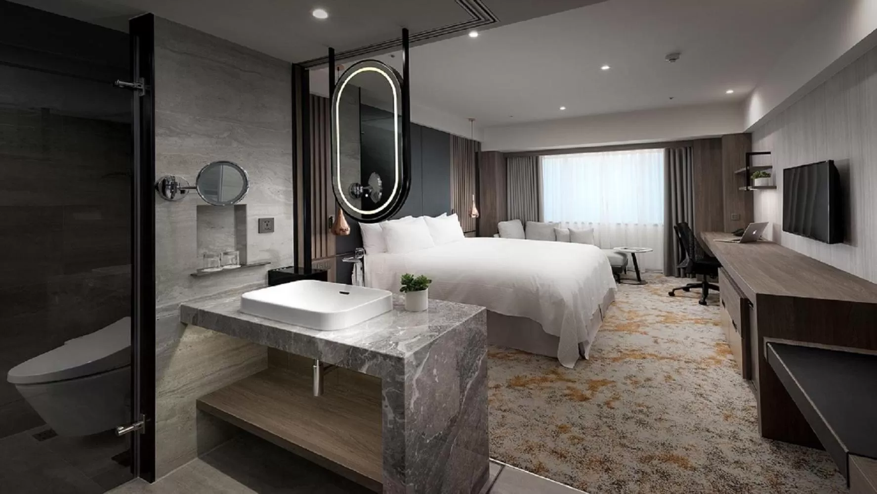 Bathroom, Bed in The Howard Plaza Hotel Kaohsiung