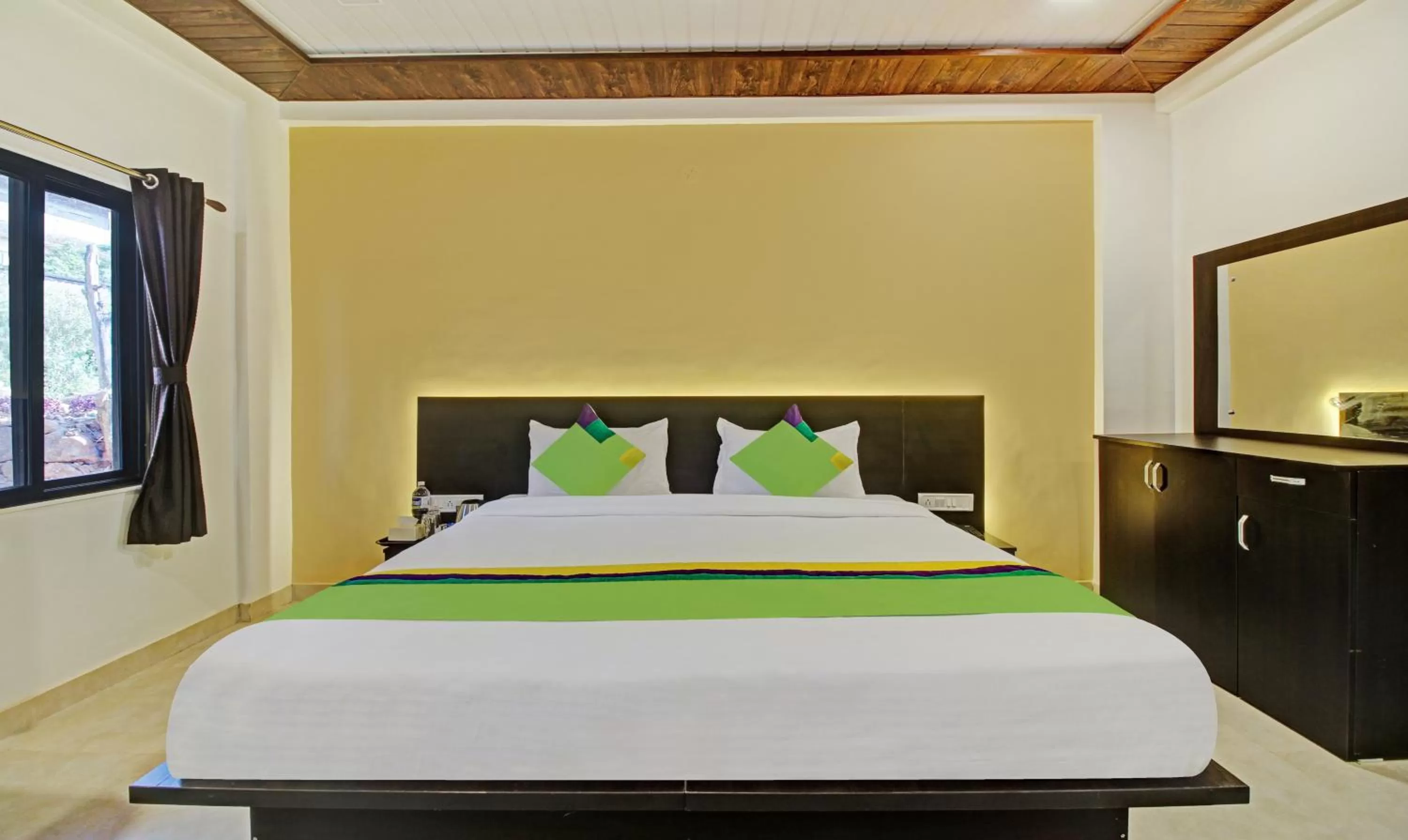 Bed in Treebo Trend Raaya Regency