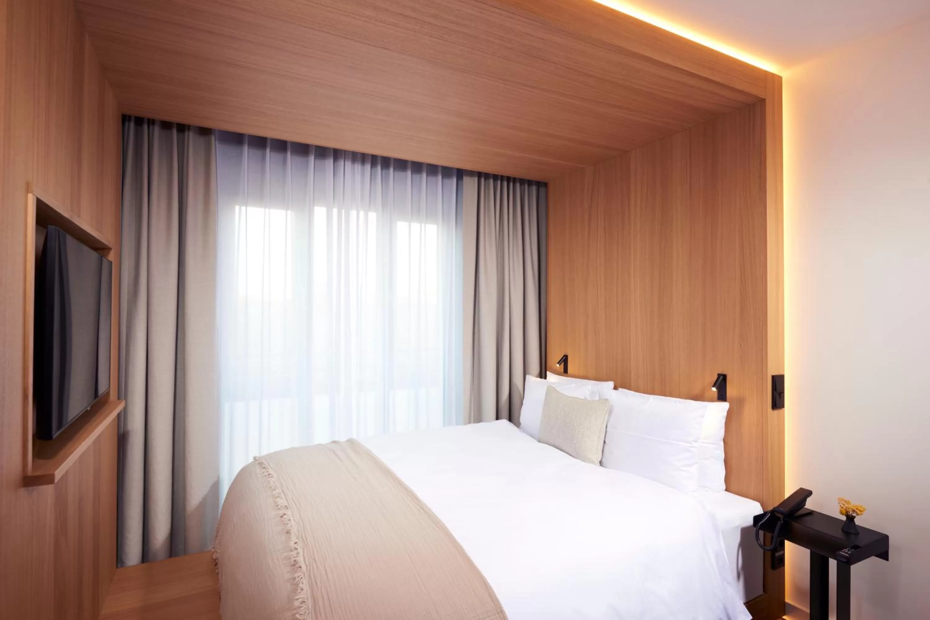 Photo of the whole room, Bed in HOtello Schwabing