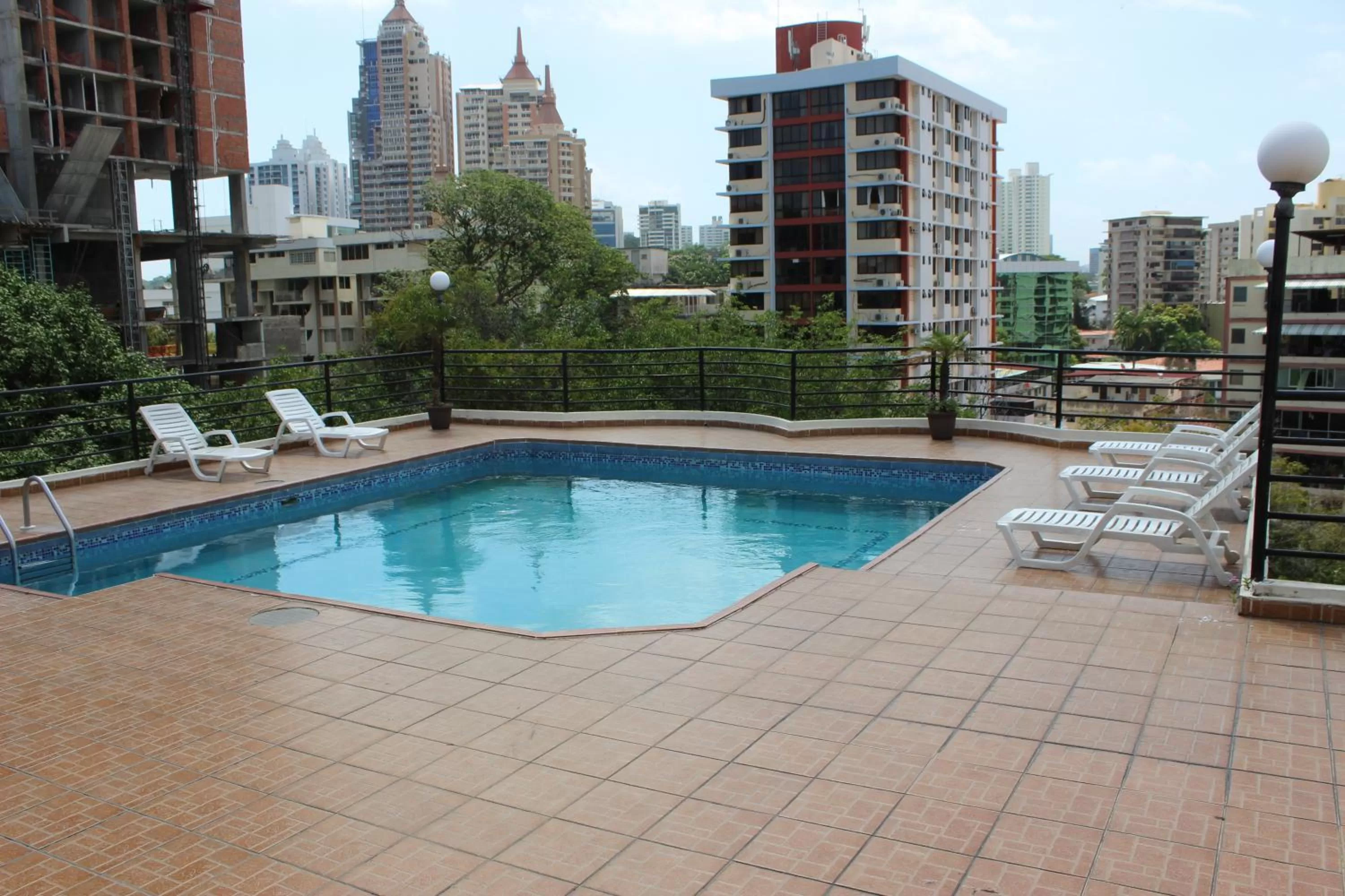 Swimming pool in Hotel Parador